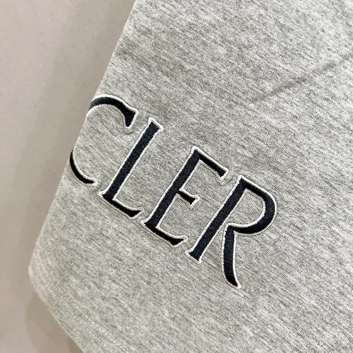 P180 MONCLER/muzzle custom space cotton shorts embroidered letters LOGO nylon pocket badge logo official synchronization high version high quality fashionable personality versatile trend pure original quality original fabric hang tag collar label washed wheat complete three standards color: black. apricot. gray. Size: XS-L