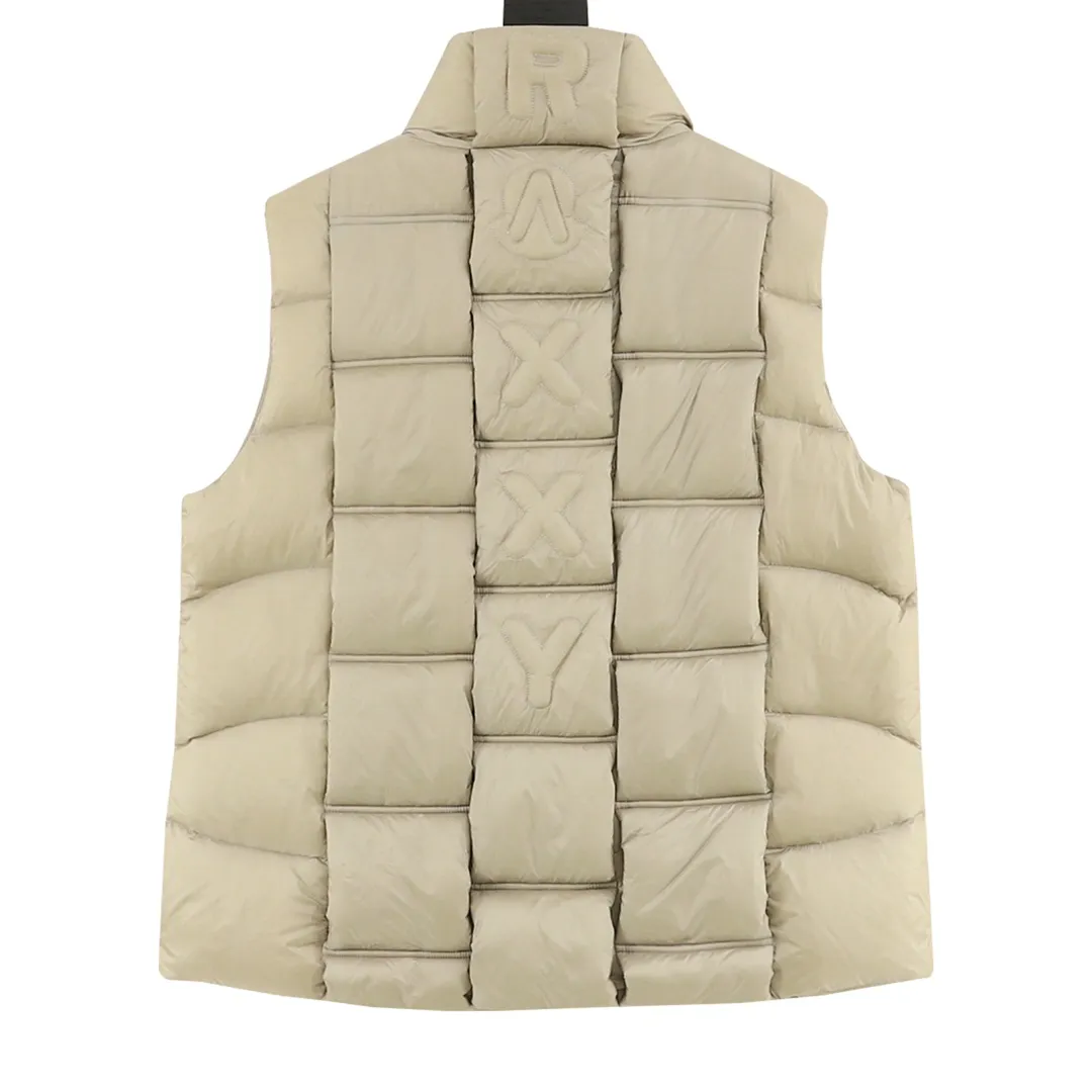 P940 Moncler Lipsi down vest Contrast color splicing design. Super full filling. Original purchase and development, distinguishing low-end versions from all the pictures and prints on the Internet. Lipsi men's down vest is made of bright nylon laqué fabric, suitable for wearing in different seasons, bringing warmth and care.  The Lipsi short down vest embodies Moncler's classic design and is a must-have item for your wardrobe from season to season. Crafted from lightweight, functional nylon laqué fabric, it has a contrast lining for a vibrant feel. Details •Made from lightweight nylon laqué fabric •Lightweight nylon laqué lining •Down filled •Stand collar •Zip closure •Zip pockets •Chenille logo patch Black/Ivory 𝐒𝐢𝐳𝐞:𝟏-𝟓