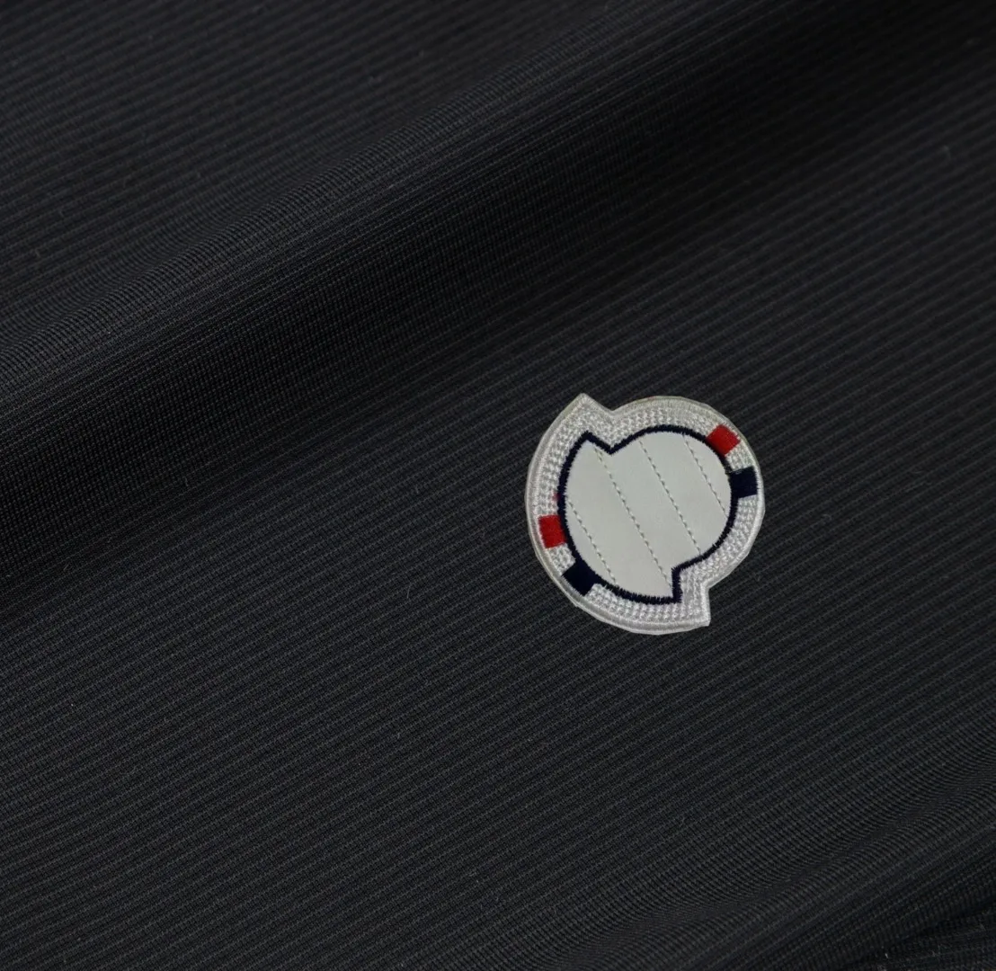 P230 Moncler spring and summer new model, two-color high-quality thin sports and leisure ice silk pants. Smooth, comfortable, anti-wrinkle and traceless pants. 🗯Soft texture, slightly elastic to the touch, cool ice silk pants. Waist elastic band, fashionable version design. 🗯 Neat and neat wiring, suitable for both sports and leisure! It can be easily controlled by all body types. Two classic colors are available. 🗯New summer product. Versatile and easy to match. The upper body is very simple, handsome and stylish. It can be easily controlled by men and women. Color: Black Gray Size: S-XL