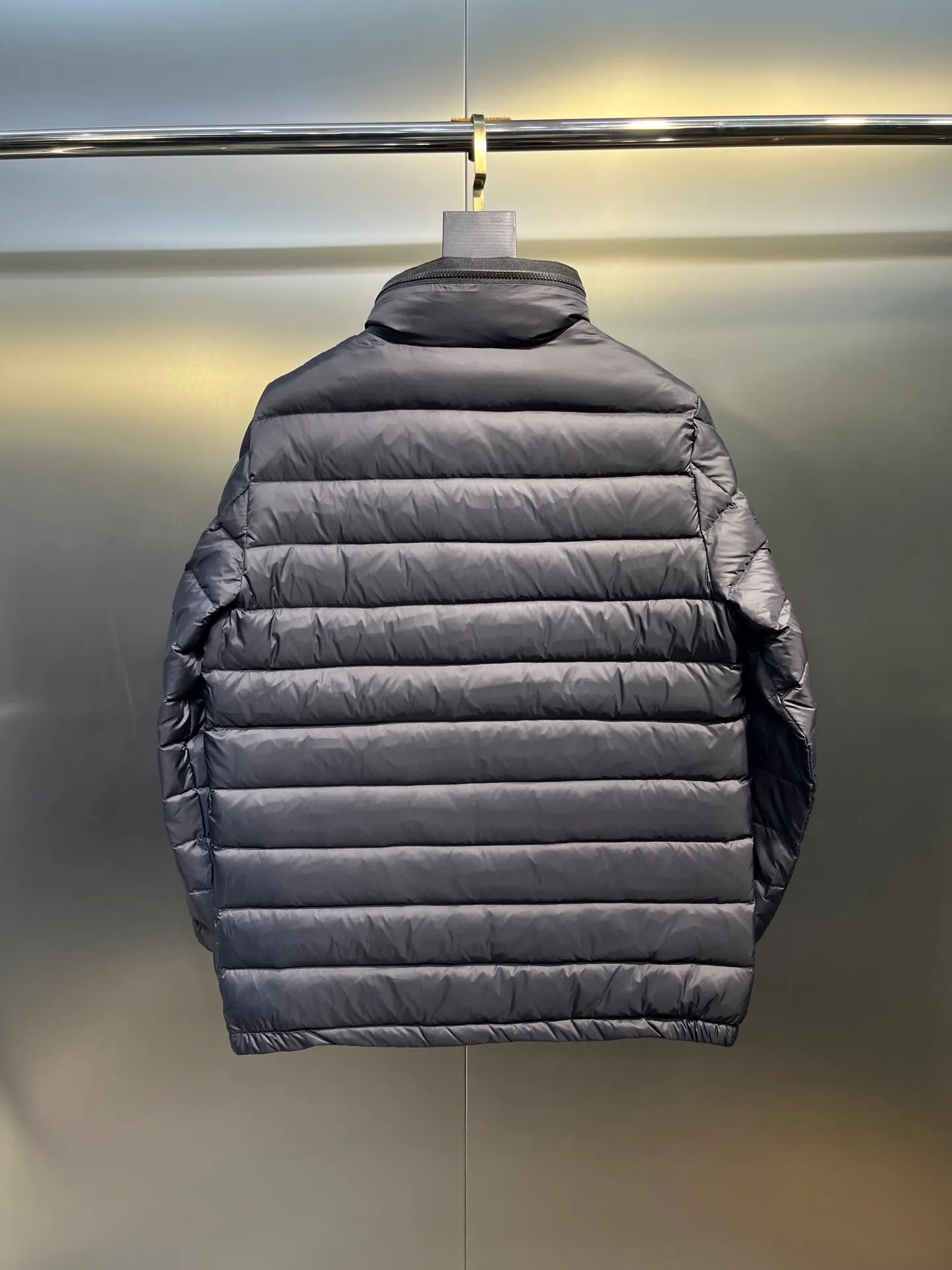 P780 moncler🌟 Fashion 2024 Down Jacket Alfit Lightweight Down Jacket French and Italian high-quality products sell quickly, so it’s better to be first. Material: Polyester; Placket: Zipper; Product Description: Pull-out hood, zipper closure, zippered pockets, adjustable cuffs. Focus on classic new products in luxury fashion size: 123456