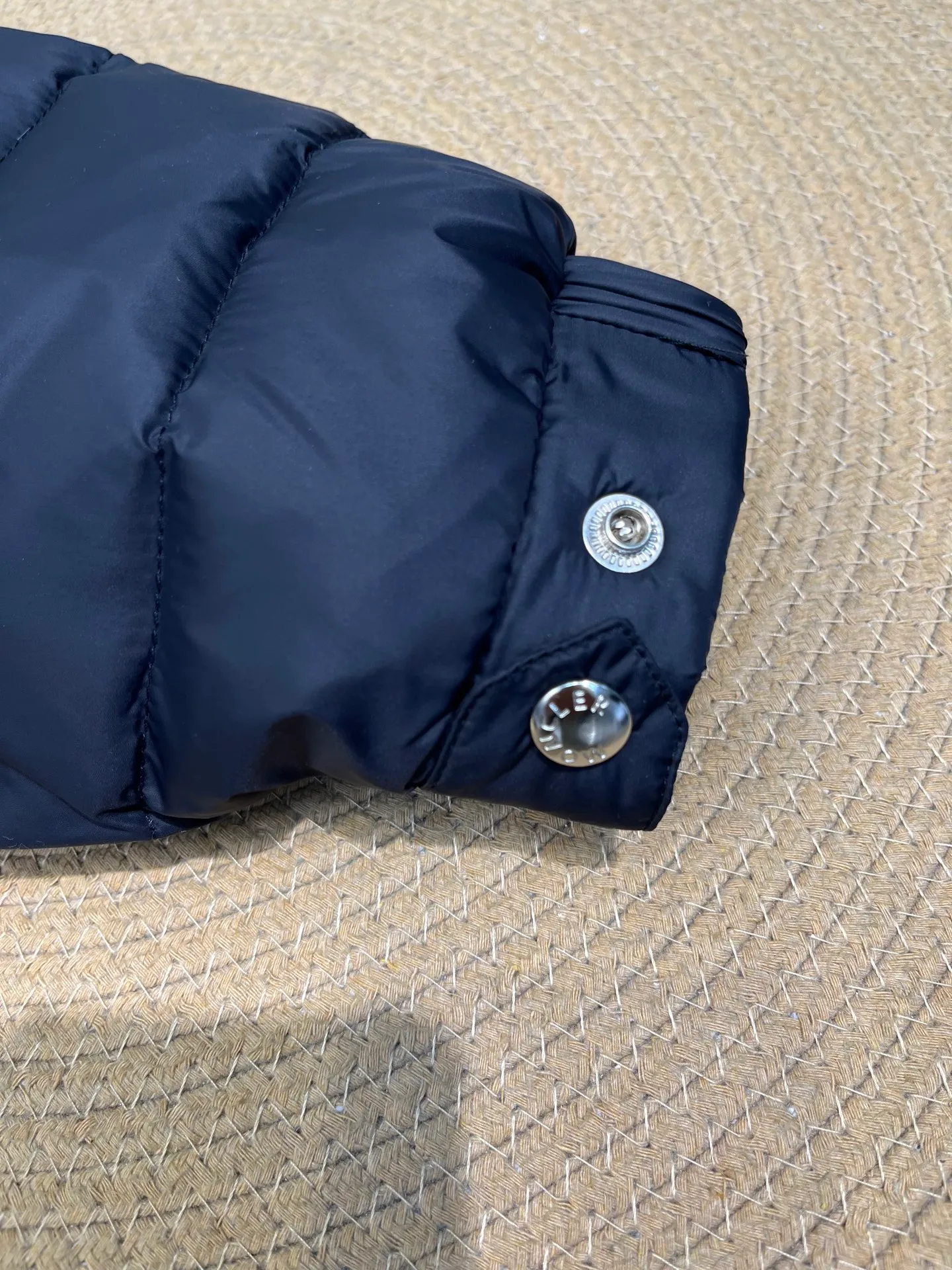 P780 moncler🌟 Fashion 2024 Down Jacket Alfit Lightweight Down Jacket French and Italian high-quality products sell quickly, so it’s better to be first. Material: Polyester; Placket: Zipper; Product Description: Pull-out hood, zipper closure, zippered pockets, adjustable cuffs. Focus on classic new products in luxury fashion size: 123456