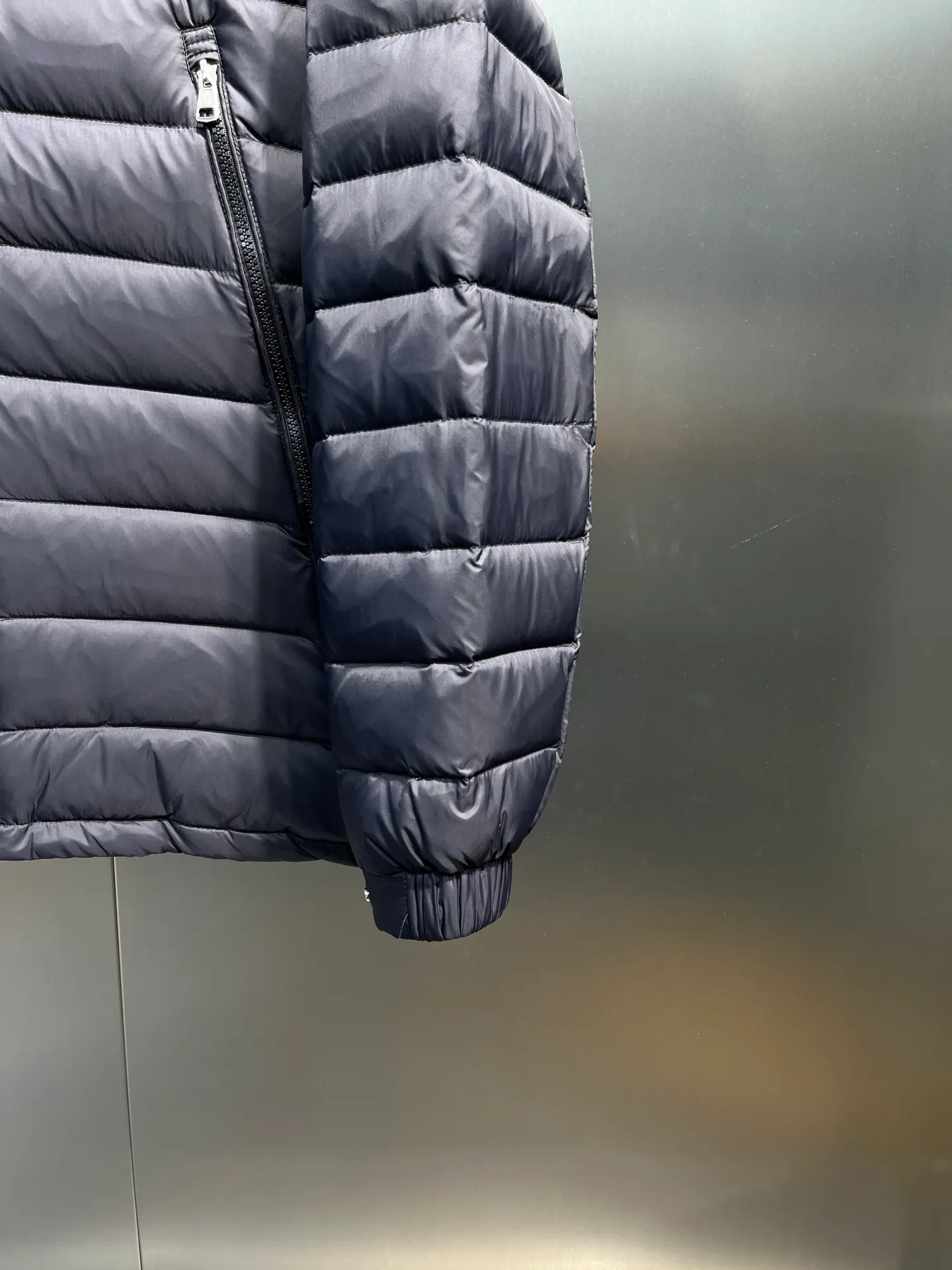 P780 moncler🌟 Fashion 2024 Down Jacket Alfit Lightweight Down Jacket French and Italian high-quality products sell quickly, so it’s better to be first. Material: Polyester; Placket: Zipper; Product Description: Pull-out hood, zipper closure, zippered pockets, adjustable cuffs. Focus on classic new products in luxury fashion size: 123456