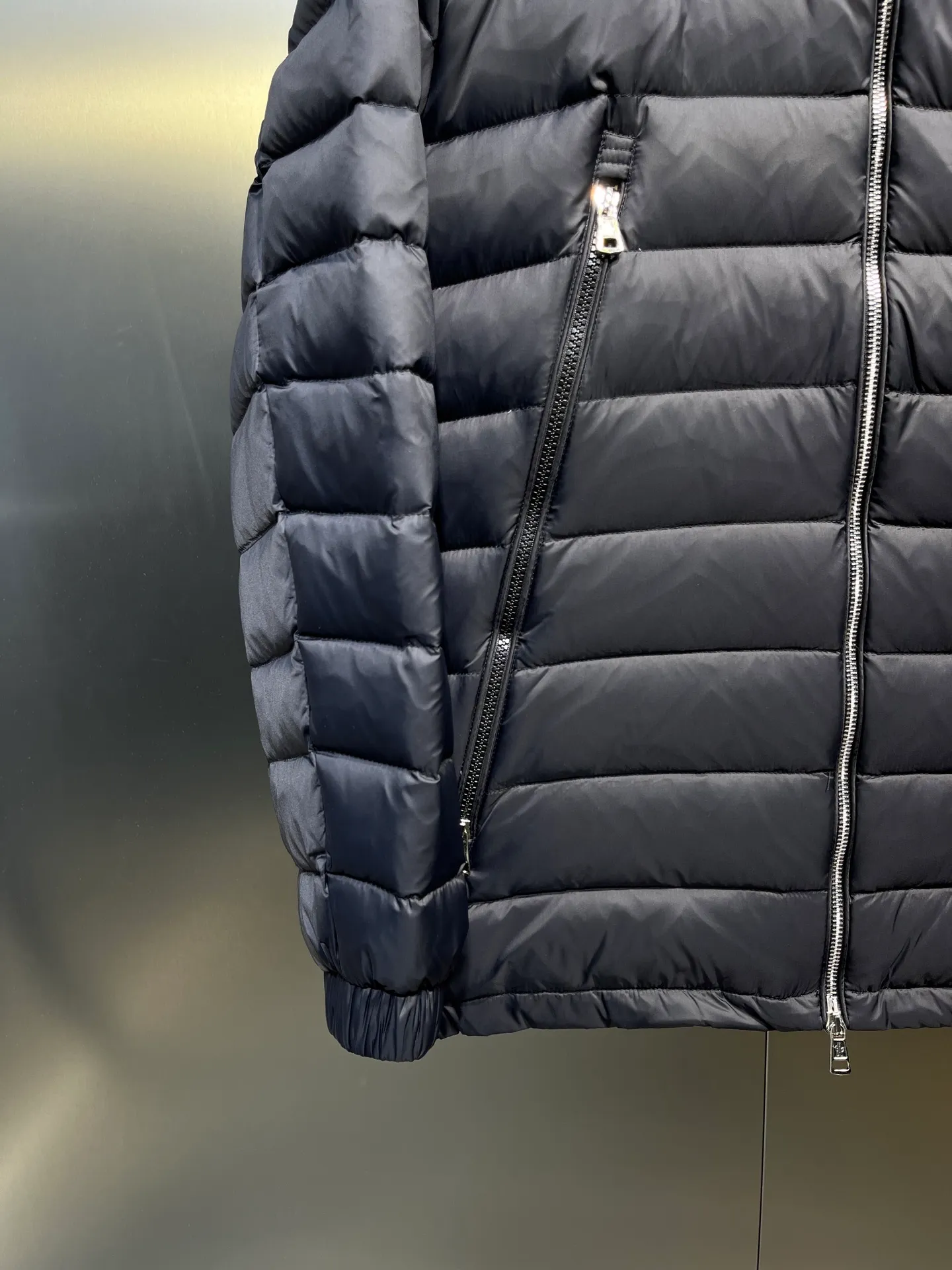 P780 moncler🌟 Fashion 2024 Down Jacket Alfit Lightweight Down Jacket French and Italian high-quality products sell quickly, so it’s better to be first. Material: Polyester; Placket: Zipper; Product Description: Pull-out hood, zipper closure, zippered pockets, adjustable cuffs. Focus on classic new products in luxury fashion size: 123456