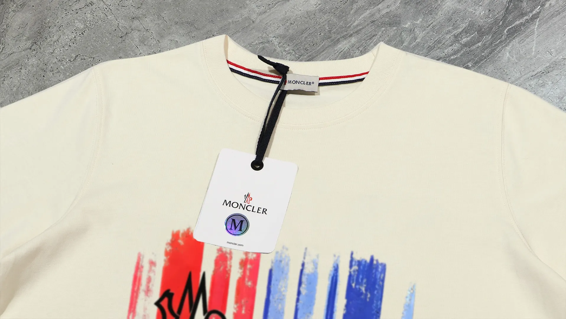 P210 High-version sweatshirt) [Long-term stock] 〖𝐌𝐎𝐍𝐂𝐋𝐄𝐑~Mask〗 Made of 440g heavy-weight fabric. It is different from the market currency. It can be matched with any variety and is properly handsome. 😎The whole dress is made of double waistcoats. The double waistcoats make the whole dress more three-dimensional. Not ordinary factories can do such fine work. 2025 Spring runway version of the T stage, on sale at the counter, round neck terry sweatshirt, high-end double-strand pure cotton, custom-made stretch ribs, dyed in the same vat, complete with three standards, matched with exquisite embroidered LOGO on the chest, simple and advanced, same style for men and women. Color: black, apricot, white, size: S M L XL 2XL