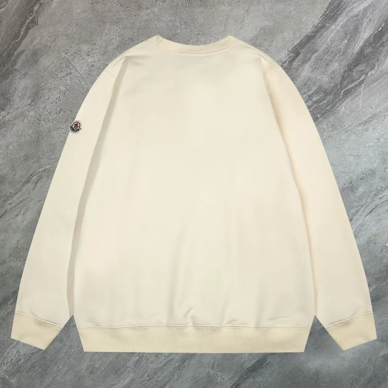 P210 High-version sweatshirt) [Long-term stock] 〖𝐌𝐎𝐍𝐂𝐋𝐄𝐑~Mask〗 Made of 440g heavy-weight fabric. It is different from the market currency. It can be matched with any variety and is properly handsome. 😎The whole dress is made of double waistcoats. The double waistcoats make the whole dress more three-dimensional. Not ordinary factories can do such fine work. 2025 Spring runway version of the T stage, on sale at the counter, round neck terry sweatshirt, high-end double-strand pure cotton, custom-made stretch ribs, dyed in the same vat, complete with three standards, matched with exquisite embroidered LOGO on the chest, simple and advanced, same style for men and women. Color: black, apricot, white, size: S M L XL 2XL