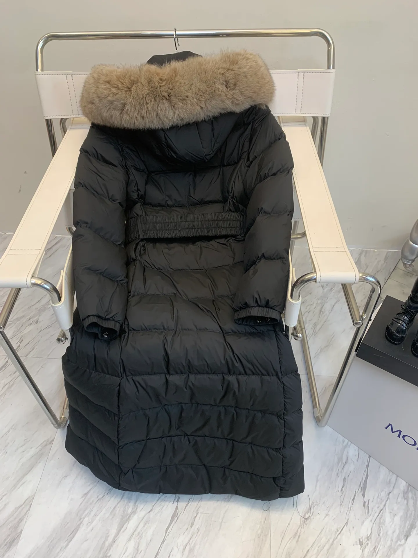P1140 This is the perfect version of the Meng Mou down jacket!!! It gives you enough warmth from head to toe. The most annoying thing is that it is also slim fit. It also uses Meng Mou’s classic glossy material. All this will definitely create a new generation of Meng Mou’s hot style!!! Please remember its name Fudson... Such hot styles will be made all over the world. What we can do is to give you authentic counter products... no matter from the filling degree of the down, the matte finish of the fabric, the glossiness of the fox fur, the fineness of the hardware. All support your unconditional comparison... ⚠️Thank you🙏 Mengkou's constantly upgraded anti-counterfeiting technology makes authentic down jackets stand out in minutes...NFC anti-counterfeiting technology. If you have an Android phone with NFC function, hurry up and experience the latest anti-counterfeiting technology after receiving the goods... ⚠️Silver Fox Fur Collar Every silver fox fur collar is imported from Finland and is unique. Many people say that the feel is different. That's because every fox is different. Just like the fur of each of us is different, it is a truth. If it is all the same softness, it is artificial processing... ⚠️Goose down filling 95 European standard goose down filling, real top goose down, the softness and warmth are unparalleled. The whole dress is 100% goose down filling. When you touch it with your hands, you can feel it without any impurities and softness. This is the most intuitive feeling... ⚠️ Comes standard with a dust bag, perfect for gift giving and self-wearing, the latest moncler HUDSON Silver Fox Extra Long Down Jacket If you like it, don't miss it.... This is the perfect version of a muffler down jacket!!!! It gives you enough warmth from head to toe. The most annoying thing is that it is also slim. It also uses the classic glossy material of the muffler. All this will definitely create a new generation of muzzle hits!!! Please remember its name. Hudson... Such hot styles will be made all over the world. What we can do is to give you the authentic products from the counter... No matter from the filling degree of the down or the color of the fabric The glossiness of the fox fur and the fineness of the hardware all support your unconditional comparison... ⚠️Thank you🙏 Mengkou's constantly upgraded anti-counterfeiting technology makes authentic down jackets stand out in minutes...NFC anti-counterfeiting technology. If you have an Android phone with NFC function, hurry up and experience it after receiving the goods. The latest anti-counterfeiting technology... ⚠️Silver Fox Fur Collar Each silver fox fur collar is imported from Finland and is unique. Many people say that the feel is different. Dear, that's because every fox is different, just like the fur of each of us is different. If the softness is all the same, it is artificially processed... ⚠️Goose down filling 95 European standard goose down filling. Real top goose down. The softness and warmth are unparalleled. The whole dress is 100% goose down filling. When you receive the goods, you can touch it with your hands and feel it. There is no impurity and softness. This is the most intuitive feeling... ⚠️ Comes standard with a dustproof bag. It’s perfect for giving as a gift and wearing for yourself. The latest moncler FUDSON silver fox extra long down jacket. If you like it, don’t miss it....