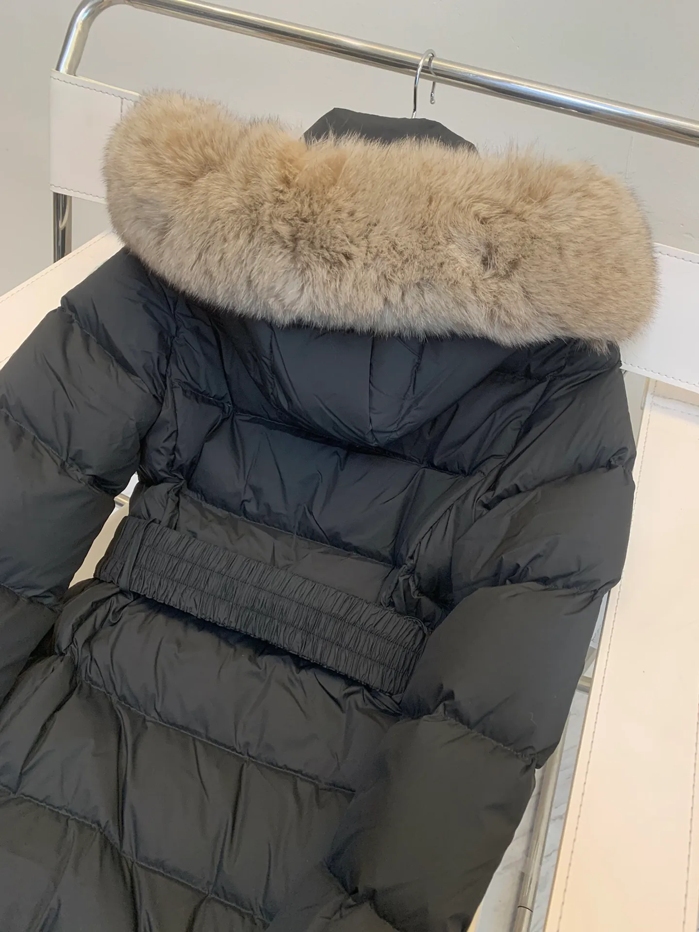 P1140 This is the perfect version of the Meng Mou down jacket!!! It gives you enough warmth from head to toe. The most annoying thing is that it is also slim fit. It also uses Meng Mou’s classic glossy material. All this will definitely create a new generation of Meng Mou’s hot style!!! Please remember its name Fudson... Such hot styles will be made all over the world. What we can do is to give you authentic counter products... no matter from the filling degree of the down, the matte finish of the fabric, the glossiness of the fox fur, the fineness of the hardware. All support your unconditional comparison... ⚠️Thank you🙏 Mengkou's constantly upgraded anti-counterfeiting technology makes authentic down jackets stand out in minutes...NFC anti-counterfeiting technology. If you have an Android phone with NFC function, hurry up and experience the latest anti-counterfeiting technology after receiving the goods... ⚠️Silver Fox Fur Collar Every silver fox fur collar is imported from Finland and is unique. Many people say that the feel is different. That's because every fox is different. Just like the fur of each of us is different, it is a truth. If it is all the same softness, it is artificial processing... ⚠️Goose down filling 95 European standard goose down filling, real top goose down, the softness and warmth are unparalleled. The whole dress is 100% goose down filling. When you touch it with your hands, you can feel it without any impurities and softness. This is the most intuitive feeling... ⚠️ Comes standard with a dust bag, perfect for gift giving and self-wearing, the latest moncler HUDSON Silver Fox Extra Long Down Jacket If you like it, don't miss it.... This is the perfect version of a muffler down jacket!!!! It gives you enough warmth from head to toe. The most annoying thing is that it is also slim. It also uses the classic glossy material of the muffler. All this will definitely create a new generation of muzzle hits!!! Please remember its name. Hudson... Such hot styles will be made all over the world. What we can do is to give you the authentic products from the counter... No matter from the filling degree of the down or the color of the fabric The glossiness of the fox fur and the fineness of the hardware all support your unconditional comparison... ⚠️Thank you🙏 Mengkou's constantly upgraded anti-counterfeiting technology makes authentic down jackets stand out in minutes...NFC anti-counterfeiting technology. If you have an Android phone with NFC function, hurry up and experience it after receiving the goods. The latest anti-counterfeiting technology... ⚠️Silver Fox Fur Collar Each silver fox fur collar is imported from Finland and is unique. Many people say that the feel is different. Dear, that's because every fox is different, just like the fur of each of us is different. If the softness is all the same, it is artificially processed... ⚠️Goose down filling 95 European standard goose down filling. Real top goose down. The softness and warmth are unparalleled. The whole dress is 100% goose down filling. When you receive the goods, you can touch it with your hands and feel it. There is no impurity and softness. This is the most intuitive feeling... ⚠️ Comes standard with a dustproof bag. It’s perfect for giving as a gift and wearing for yourself. The latest moncler FUDSON silver fox extra long down jacket. If you like it, don’t miss it....