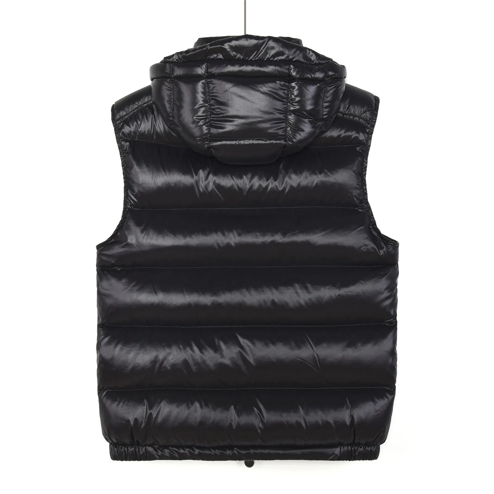 P420 Top real shot, differentiated currency] 𝗠𝗼𝗻𝗰𝗲𝗿/Mask Down Vest Style number: Hot model The Maya/Maya down vest, a collection of Moncler archives that has been awaited for a year, maya down vest is made of iconic shiny lacquered nylon, with high-performance details to provide warmth and protection. This Moncler classic piece is equipped with a detachable hood to enhance the protective performance of the overall design. •NFC chip anti-counterfeiting •Made of lacquered nylon •Painted nylon •Filled with down •Detachable hood •Zipper closure •Outer pocket with zipper closure •Elastic drawstring at the hem The detachable hood gives this down vest more matching options. Toray glossy outer material is provided by customers. 15D nylon fabric/lining is of the highest standard. The fabric feels smooth and has a very textured feel. The entire down jacket has four layers of fabric in total, and the two inner layers are made of the best 400D liner cloth and woolen! It is filled with imported European standard 90% white duck down, with high fluffiness, high gram weight and down content. The feel is excellent in all aspects. You can hardly feel the hair stalks, and you don’t have to worry about the velvet problem. It can effectively lock in and collect heat. You can feel its plump state by looking at the real photos. It is quite light on the upper body and does not feel bloated at all. Double zipper pockets on both sides, No. 5 resin zipper closure method; soft and not stuck; there is no problem in putting a mobile phone card holder! The resin zipper blocks the wind; it blocks the cold wind in the cold winter! Original durable accessories and hardware ~ all made to order! It shows the aura of big brands everywhere, highlights the high-end style and quality, is simple and elegant, and looks good no matter how you wear it. Mengkou has been focusing on production for 8 years. The perfect combination of every link ensures the smoothness of each piece of clothing. It is the Rolls-Royce of down jackets~ Color: Black Size: 1-2-3-4-5