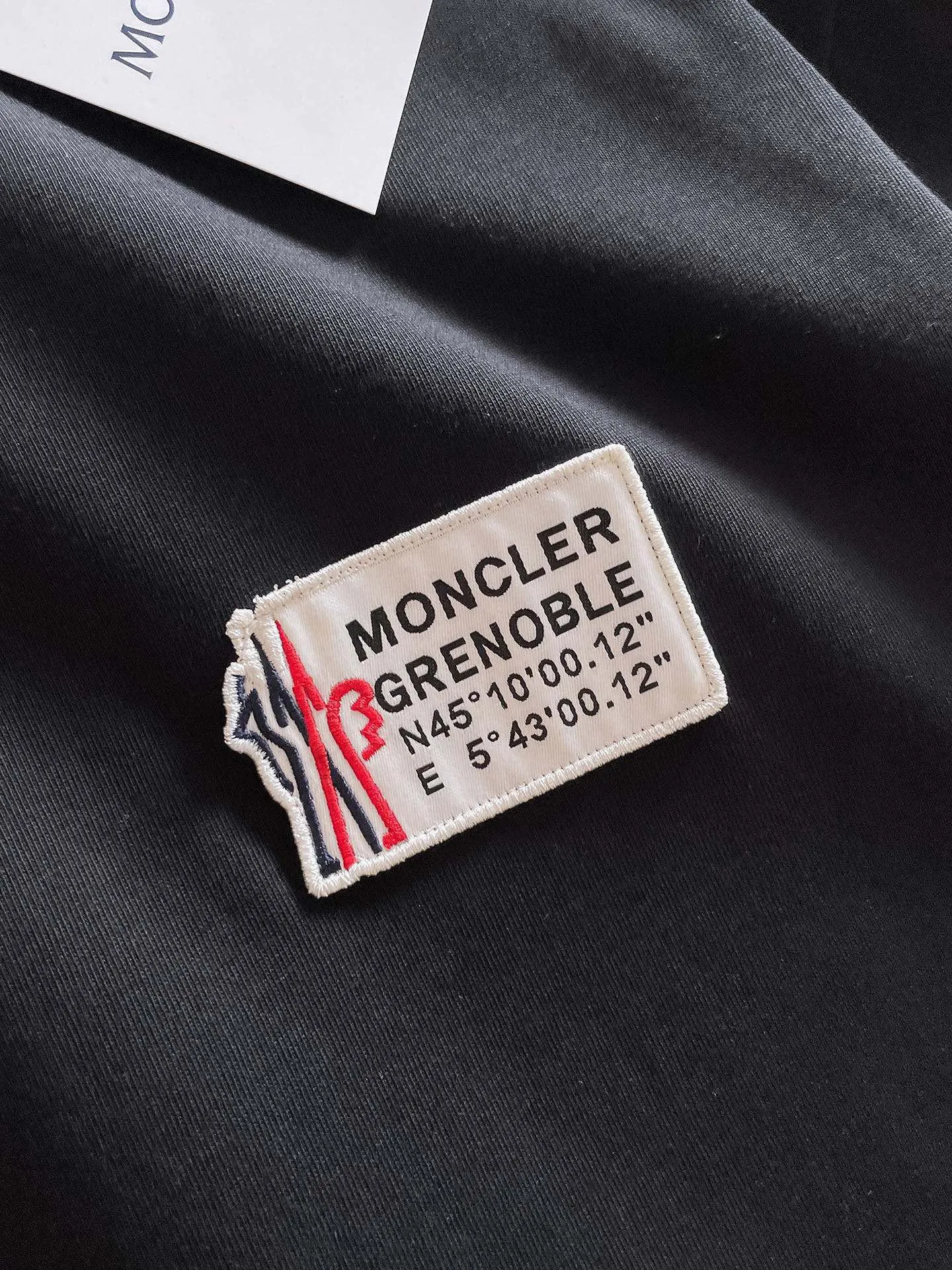 P570 Brand [MONCLER Mouth Covered] 2025 round neck short-sleeved shorts suit. The pure cotton fabric upper body will not be stuffy, the smooth and comfortable skin-friendly effect is more breathable, the fabric has its own texture, classic logo technology, a new interpretation from a unique angle, fashionable and versatile choice! Size: M-3XL (maximum wear: 190 pounds)