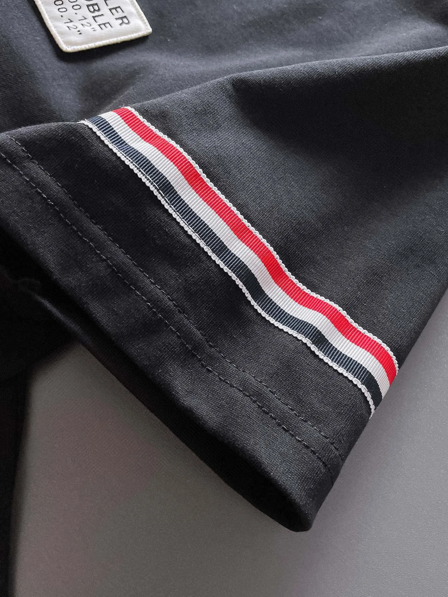 P570 Brand [MONCLER Mouth Covered] 2025 round neck short-sleeved shorts suit. The pure cotton fabric upper body will not be stuffy, the smooth and comfortable skin-friendly effect is more breathable, the fabric has its own texture, classic logo technology, a new interpretation from a unique angle, fashionable and versatile choice! Size: M-3XL (maximum wear: 190 pounds)