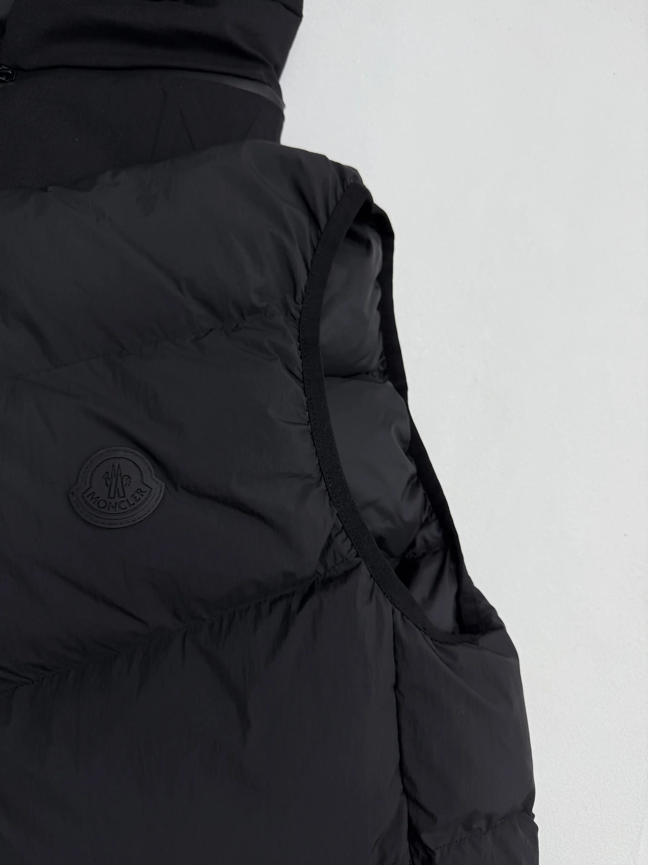 P700 Moncler masked Guersac series twill quilted hooded down vest 1/2/3/4