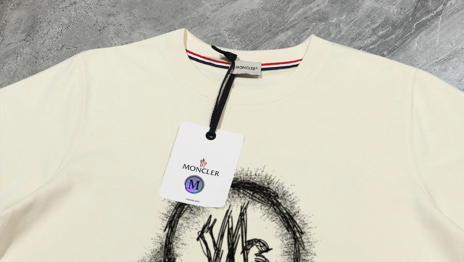 P210 High-version sweatshirt) [Long-term stock] 〖𝐌𝐎𝐍𝐂𝐋𝐄𝐑~Mask〗 Made of 440g heavy-weight fabric. It is different from the market currency. It can be matched with any variety and is properly handsome. 😎The whole dress is made of double waistcoats. The double waistcoats make the whole dress more three-dimensional. Not ordinary factories can do such fine work. 2025 Spring catwalk version of the T stage, on sale at the counter, exquisitely printed round neck terry sweatshirt, high-end double-ply cotton, custom-made stretch ribs, dyed in the same vat, complete with three standards, matched with digital printing patterns and very breathable, same style for men and women, color: black, white, apricot, size: S M L XL 2XL