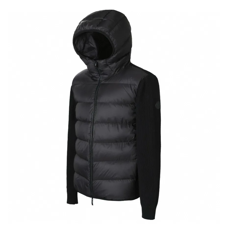 P730 [Exclusive supply] Moncler wool splicing fluorescent webbing down jacket uses high-quality stitching and advanced sewing equipment to ensure durability and beauty. At the same time, the filling of 90 white duck down has also been strictly screened and evenly distributed to ensure a good thermal insulation effect. The fabric is made of high-density woven 100% polyester fiber, with a thickness of 0.08mm to avoid increasing the overall weight and being smooth. The high-density woven structure forms a wind resistance layer to protect the thermal efficiency of the thermal layer from loss. It can also withstand the expansion pressure of down and prevent deformation and damage after long-term use. The webbing next to the access zipper is a fluorescent webbing that will reflect different colors when illuminated with different colors. Every detail is paid attention to during the production process, and everything from material selection to sewing process is strictly controlled to ensure quality and durability. Size:S-M-L-XL