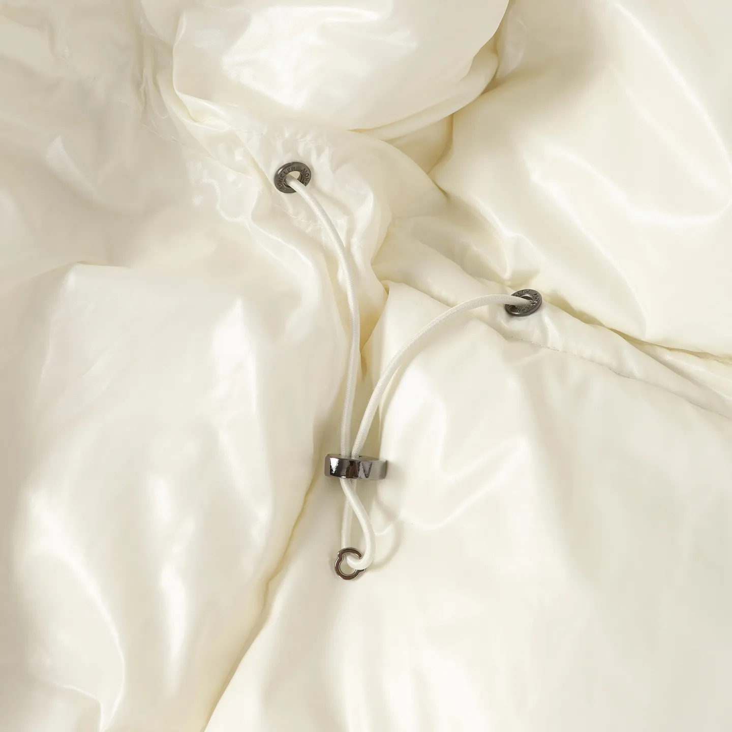 P860 MONCLER/Mongolian winter new women's long hooded counters are on sale at the same time🛒 Cavettaz long down adheres to the series' crisp graphic aesthetics and has square and rectangular quilting. It is made of lacquered nylon to highlight the brand's continuous efforts to reduce environmental impact. The down filling capacity is more than 400g🥳Thick and high fluffy Color: black white Code number: 1/2/3/4