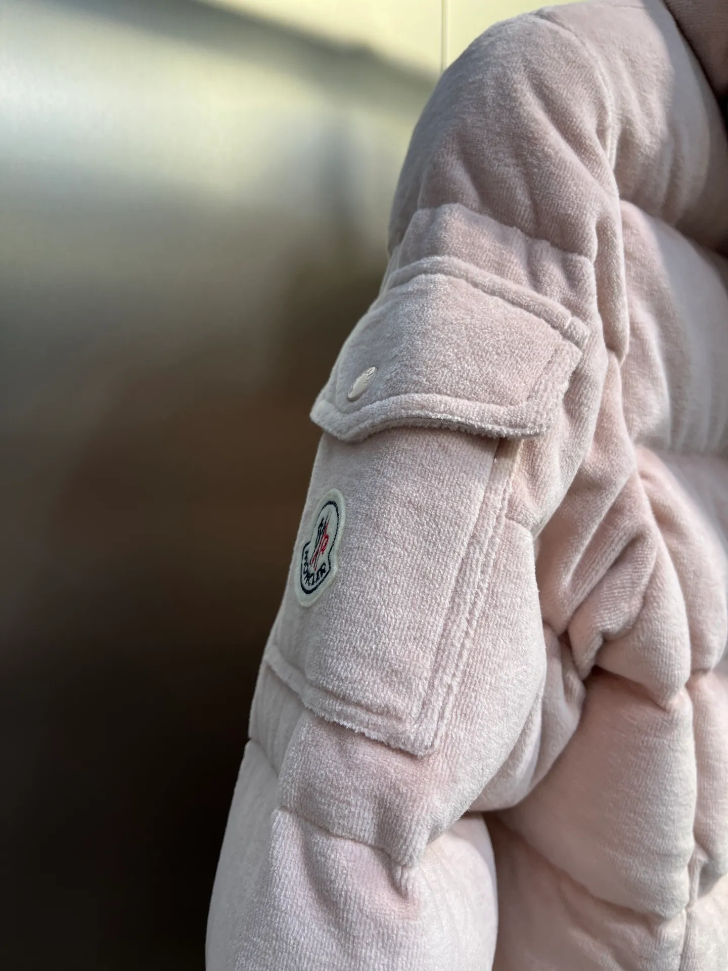 P1120 moncler🌟 New autumn and winter down jacket. Original custom-made hardware accessories are all imported and original customization. Welcome to compare. Absolutely high quality. Use top-grade 90 white duck down. Super soft. Filled with fluffy and full feathers. Super heavy work. Fabric workmanship is perfect. Note that the fabric is super comfortable. Exclusive size: 1234