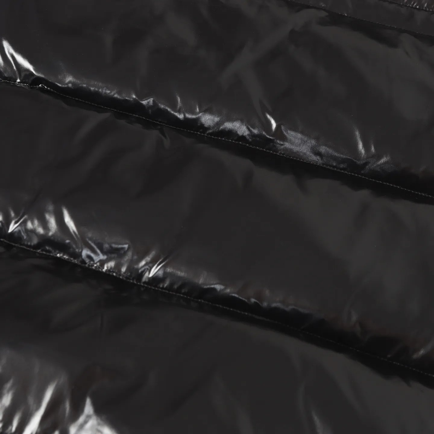 P860 MONCLER/Mongolian winter new women's long hooded counters are on sale at the same time🛒 Cavettaz long down adheres to the series' crisp graphic aesthetics and has square and rectangular quilting. It is made of lacquered nylon to highlight the brand's continuous efforts to reduce environmental impact. The down filling capacity is more than 400g🥳Thick and high fluffy Color: black white Code number: 1/2/3/4