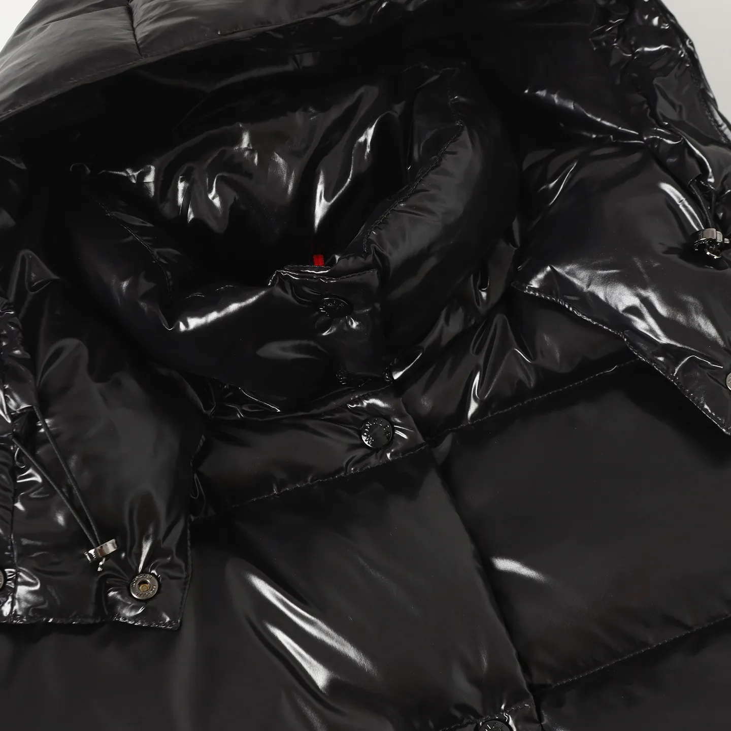 P860 MONCLER/Mongolian winter new women's long hooded counters are on sale at the same time🛒 Cavettaz long down adheres to the series' crisp graphic aesthetics and has square and rectangular quilting. It is made of lacquered nylon to highlight the brand's continuous efforts to reduce environmental impact. The down filling capacity is more than 400g🥳Thick and high fluffy Color: black white Code number: 1/2/3/4