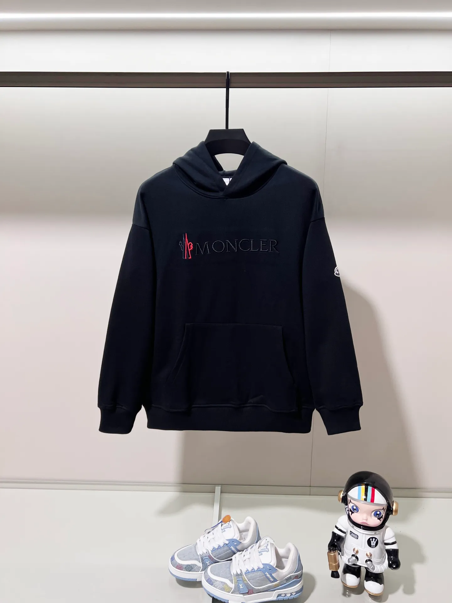 P260 MONCLER/Mask 420g pure cotton hooded sweatshirt, color block embroidery🪡letter arrangement LOGO arm patch logo, official synchronization, high version, high quality, fashionable personality, versatile trend, pure original quality, original fabric, tag, collar label, washed wheat, complete three standards, color: black, white, gray. Size: XS-L