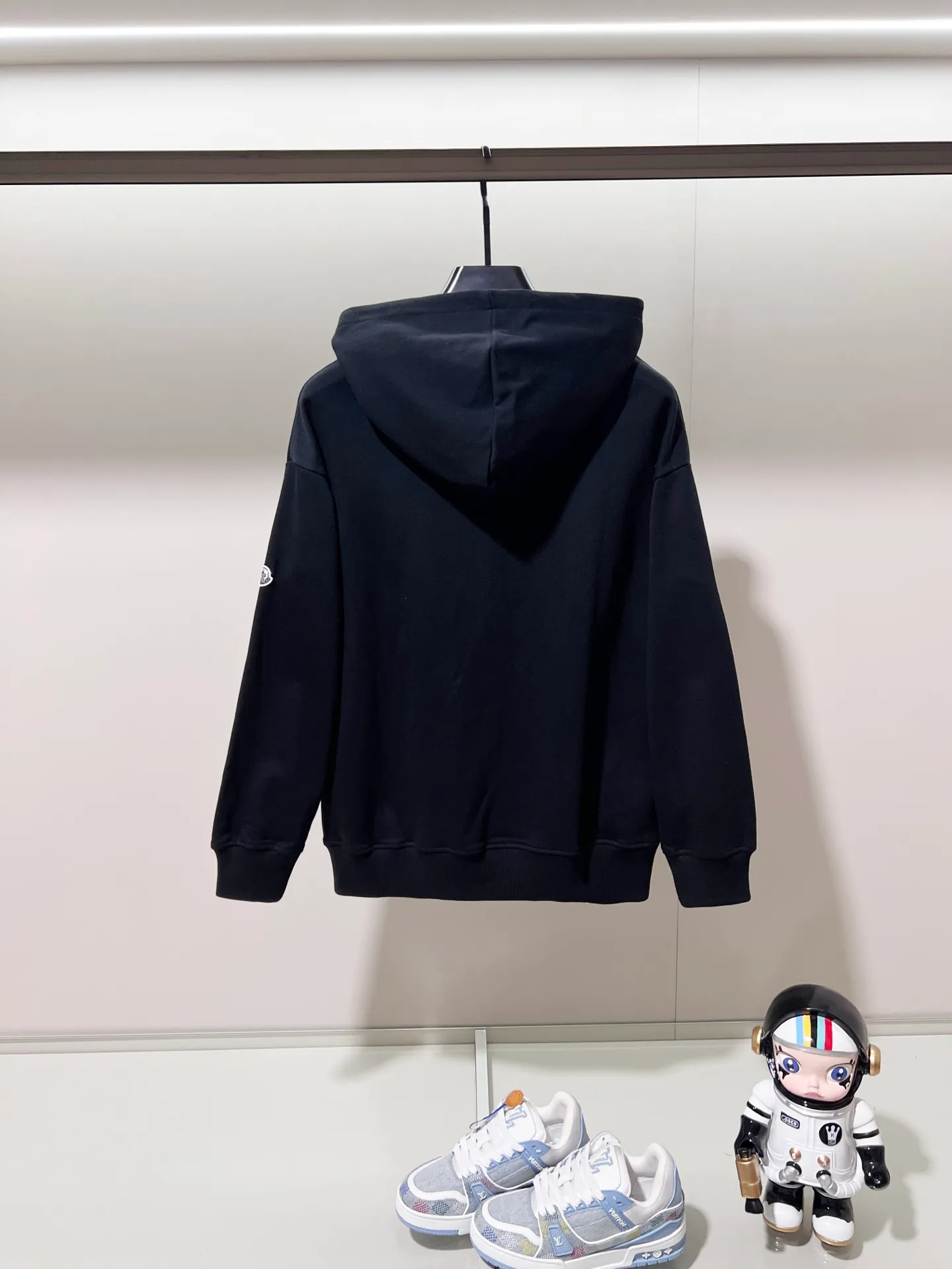 P260 MONCLER/Mask 420g pure cotton hooded sweatshirt, color block embroidery🪡letter arrangement LOGO arm patch logo, official synchronization, high version, high quality, fashionable personality, versatile trend, pure original quality, original fabric, tag, collar label, washed wheat, complete three standards, color: black, white, gray. Size: XS-L
