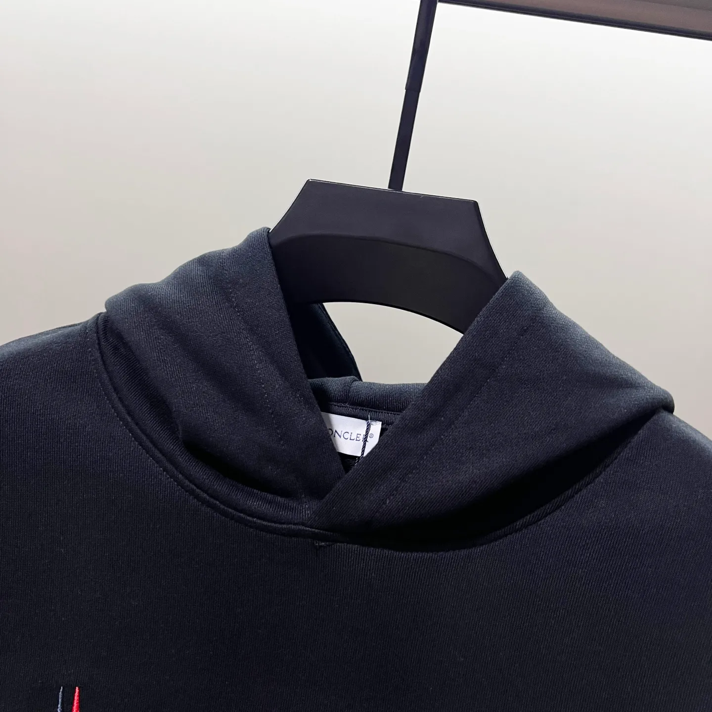 P260 MONCLER/Mask 420g pure cotton hooded sweatshirt, color block embroidery🪡letter arrangement LOGO arm patch logo, official synchronization, high version, high quality, fashionable personality, versatile trend, pure original quality, original fabric, tag, collar label, washed wheat, complete three standards, color: black, white, gray. Size: XS-L