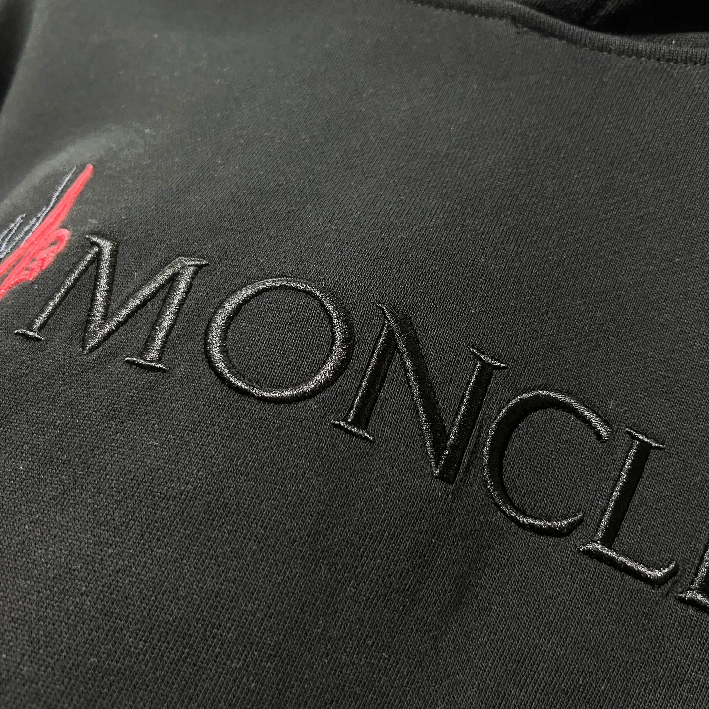 P260 MONCLER/Mask 420g pure cotton hooded sweatshirt, color block embroidery🪡letter arrangement LOGO arm patch logo, official synchronization, high version, high quality, fashionable personality, versatile trend, pure original quality, original fabric, tag, collar label, washed wheat, complete three standards, color: black, white, gray. Size: XS-L