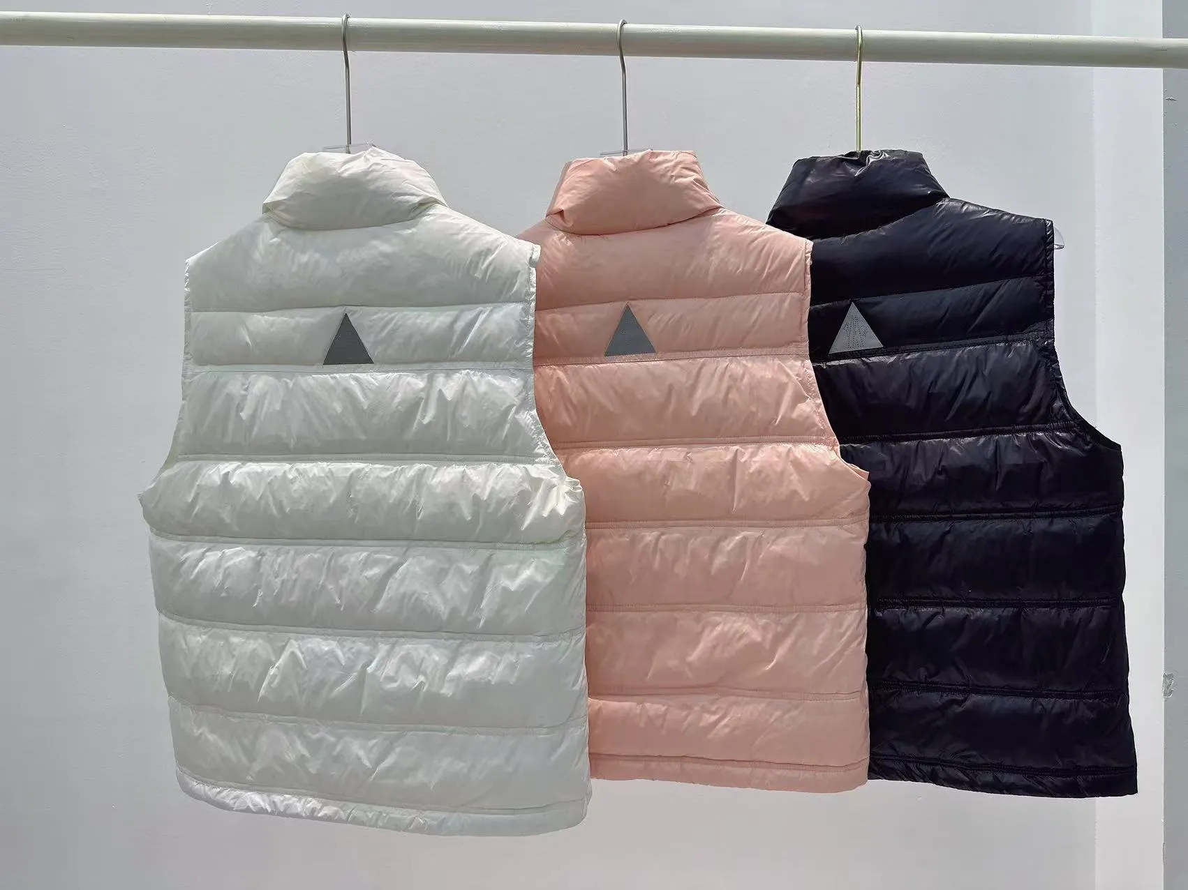 P860 Moncler Nantu 25 New Couple Men's and Women's Same Style Outdoor Series Stand Collar Micro Label Down Vest Color: Black White Pink Size: 0123