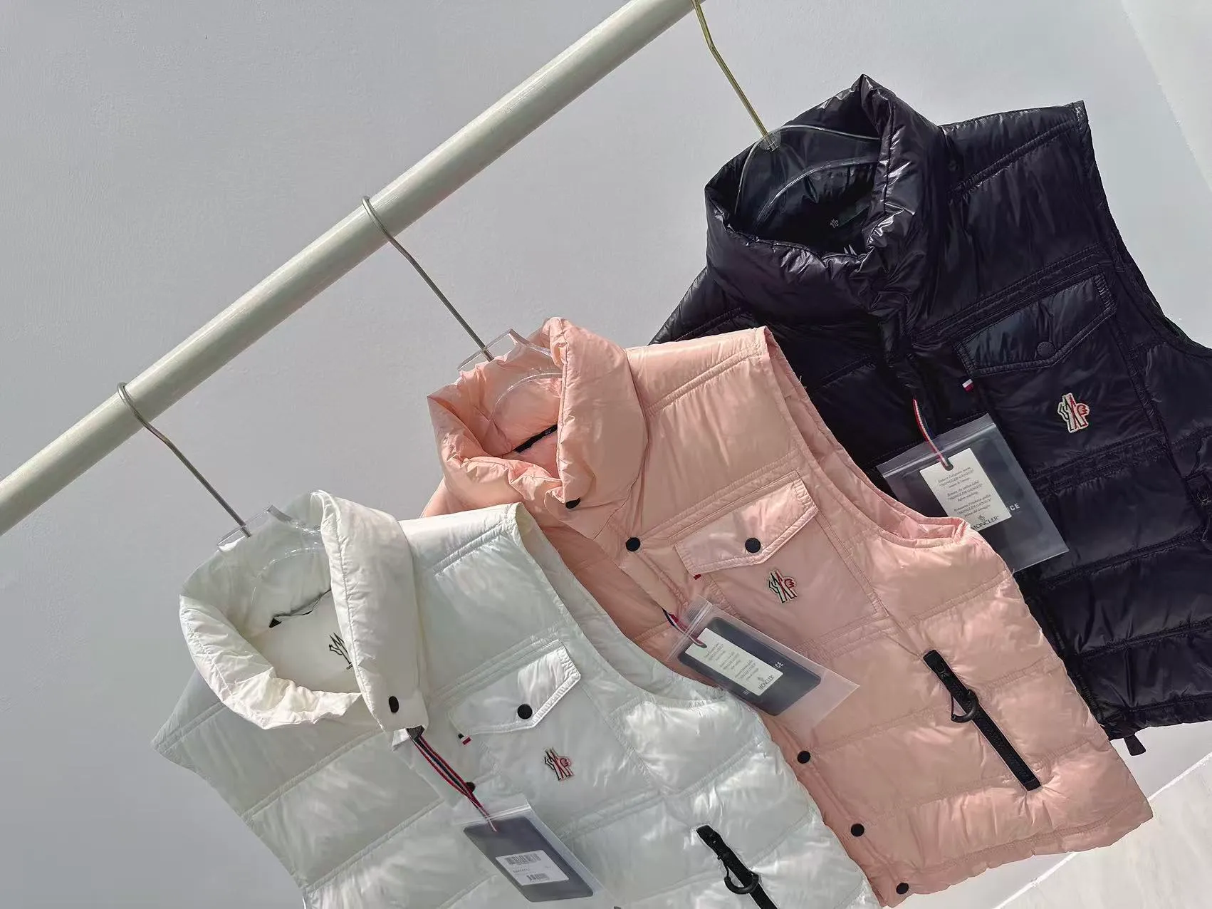 P860 Moncler Nantu 25 New Couple Men's and Women's Same Style Outdoor Series Stand Collar Micro Label Down Vest Color: Black White Pink Size: 0123