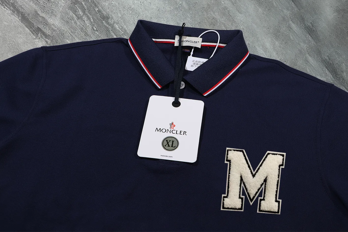 P190 Complete with three standards] MONCLER~ MONCLER 2024 summer new high-quality lapel short-sleeved POLO shirt, counter-customized fabric, high breathability and comfort, impeccable details, brand element design concept, reflecting high quality. It feels delicate and soft! It presents a casual cut and the upper body shape is great! The chest is filled with three-dimensional embroidery of the brand LOGO to highlight quality and luxury. Color: black/white Size: M~3XL
