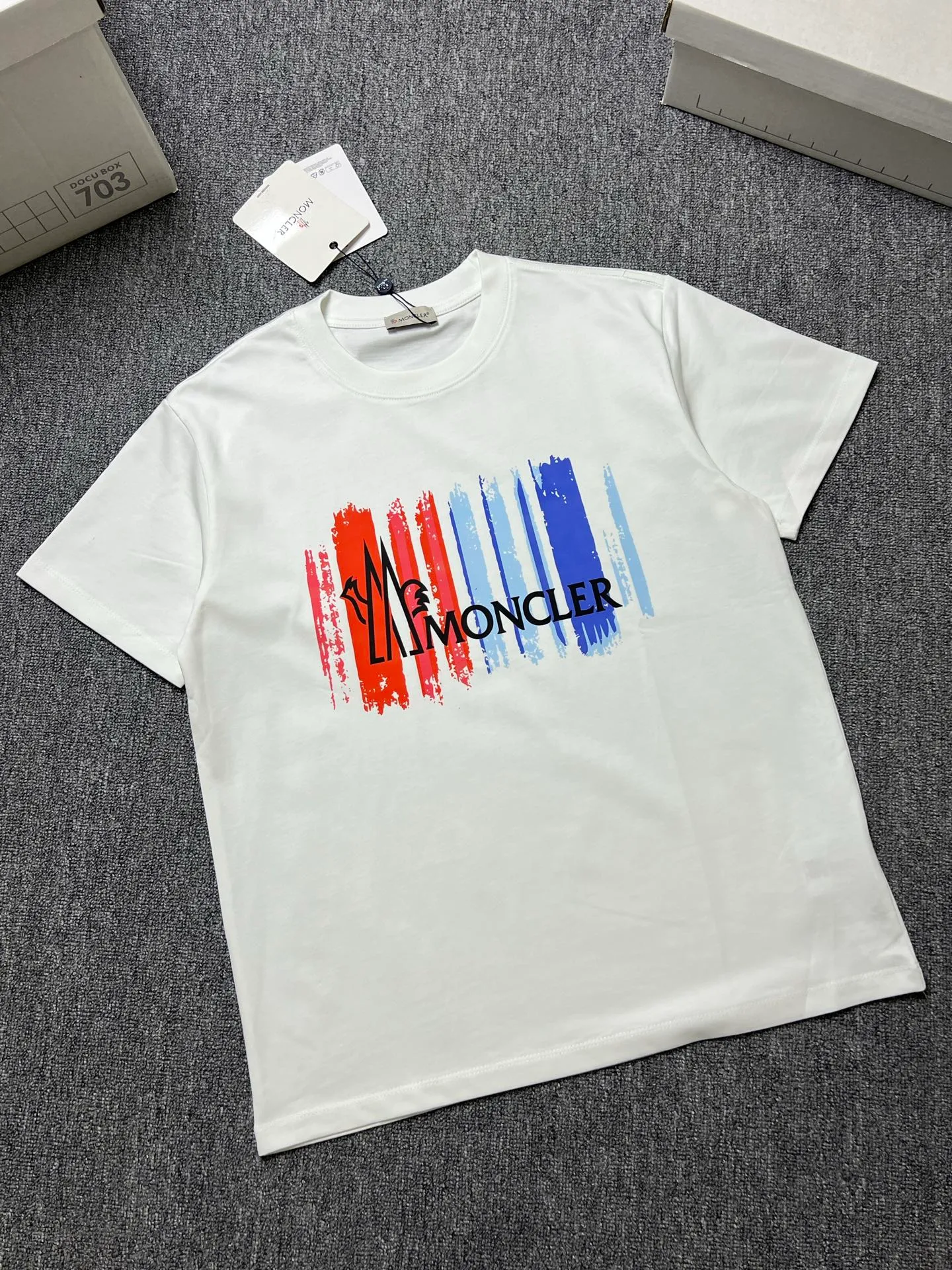 P160 MONCLER short-sleeved T-shirt Color: black and white Process: rainbow print Size xs-L a Fabric: 280g