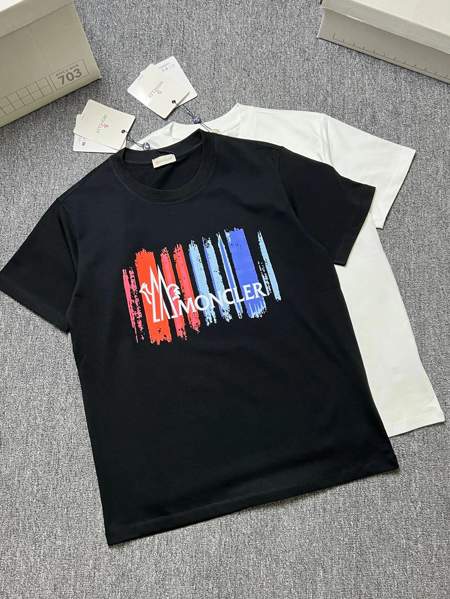 P160 MONCLER short-sleeved T-shirt Color: black and white Process: rainbow print Size xs-L a Fabric: 280g