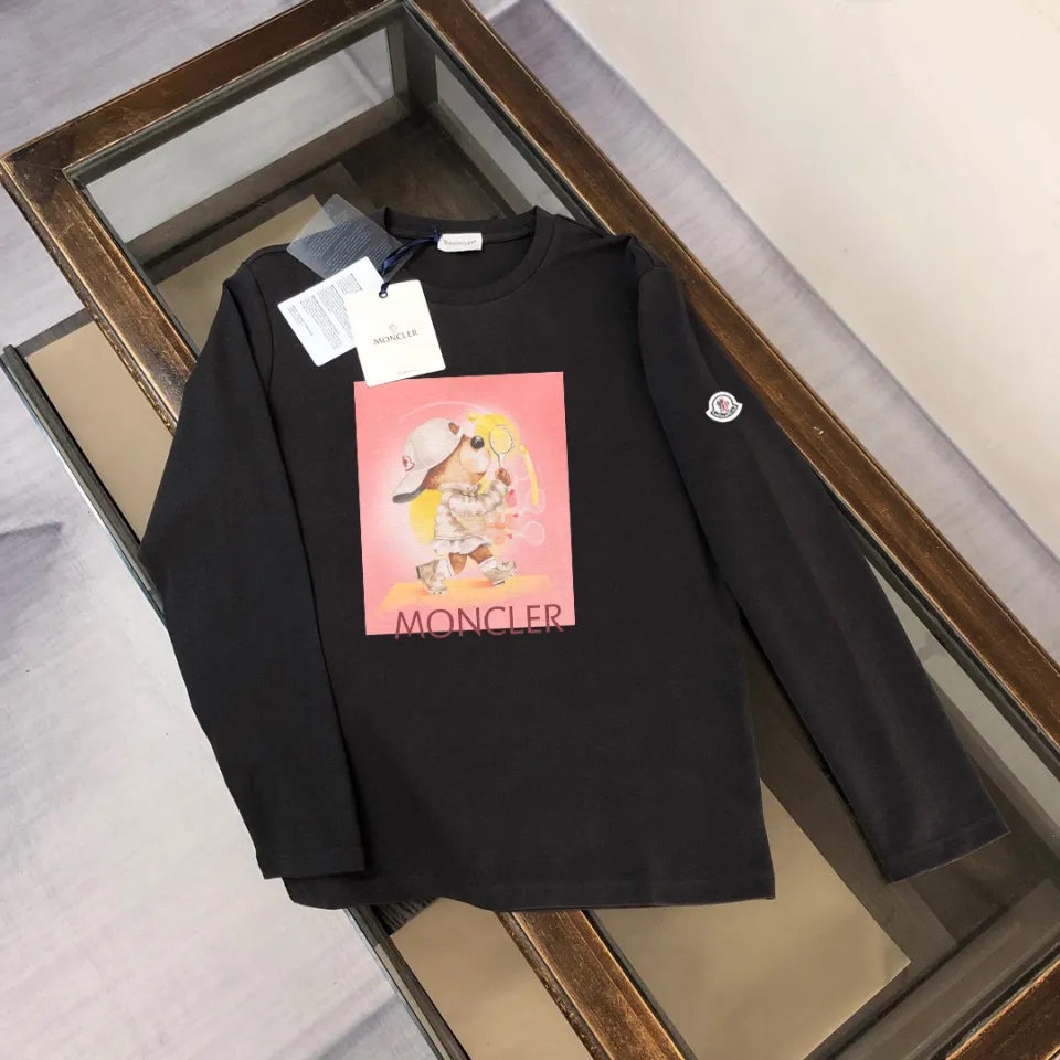 P180, a non-off-the-shelf model, you can trust it. Moncler printed long-sleeved T-shirt, 240g breathable cotton fabric, very soft and comfortable texture, does not shrink, does not deform, does not ball), can be worn alone as a base layer. Original customized accessories, collar label, care mark, hangtag, packaging (perfect details) Color: White Black Size: XS S M L