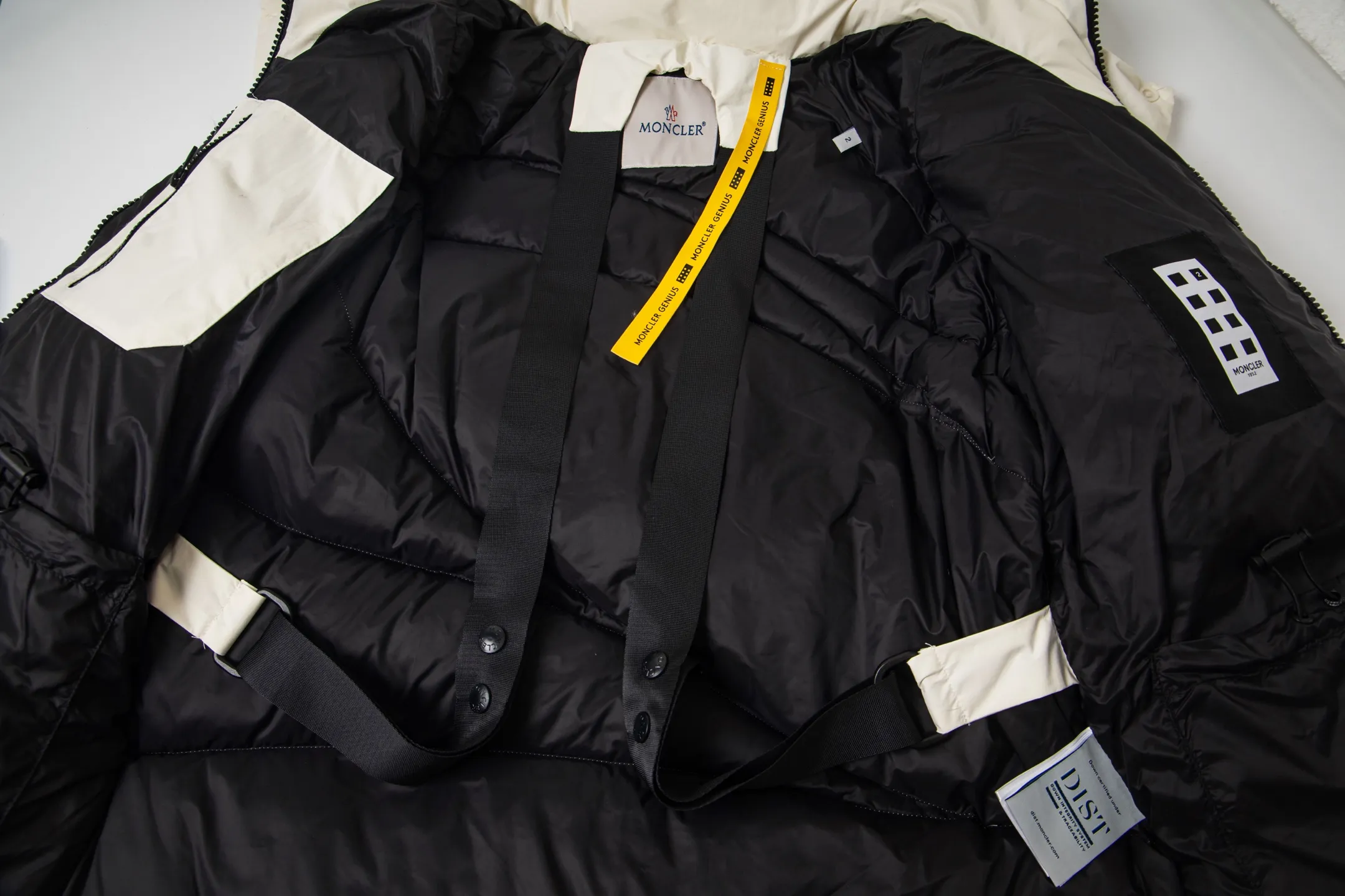 P1000 Moncler/Moncler 2025 new autumn and winter down jacket. Original customized hardware accessories are all imported and original customized. Welcome to compare. Absolutely high quality. Use top 90 down. Super soft. Full and fluffy. Super heavy work. Fabric workmanship. 👍Perfect version. Note⚠The fabric is super comfortable. Exclusive model. Non-market goods. Same style for men and women. Size: s-xxl