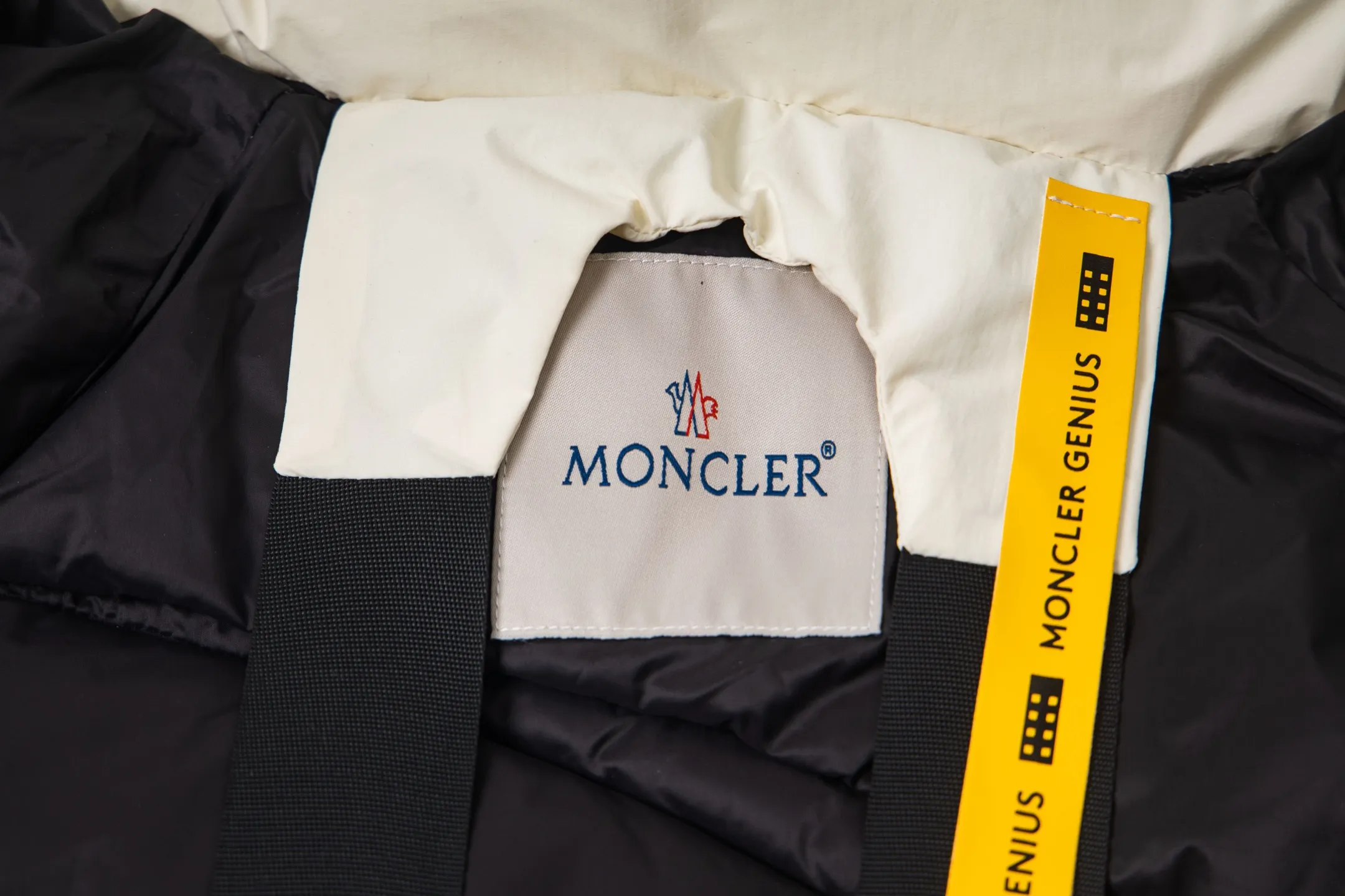 P1000 Moncler/Moncler 2025 new autumn and winter down jacket. Original customized hardware accessories are all imported and original customized. Welcome to compare. Absolutely high quality. Use top 90 down. Super soft. Full and fluffy. Super heavy work. Fabric workmanship. 👍Perfect version. Note⚠The fabric is super comfortable. Exclusive model. Non-market goods. Same style for men and women. Size: s-xxl