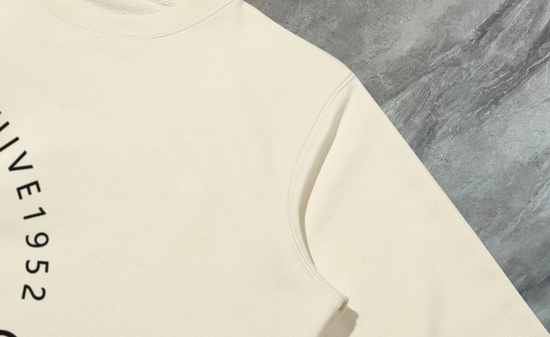 P210 High-version sweatshirt) [Long-term stock] 〖𝐌𝐎𝐍𝐂𝐋𝐄𝐑~Mask〗 Made of 440g heavy-weight fabric. It is different from the market currency. It can be matched with any variety and is properly handsome. 😎The whole dress is made of double waistcoats. The double waistcoats make the whole dress more three-dimensional. Not ordinary factories can do such fine work. 2025 Spring runway version of the T stage, on sale at the counter, round neck terry sweatshirt, high-end double-strand pure cotton, custom-made stretch ribs, dyed in the same vat, complete with three standards, matched with exquisite embroidered LOGO on the chest, simple and advanced, same style for men and women. Color: black, apricot, white, size: S M L XL 2XL