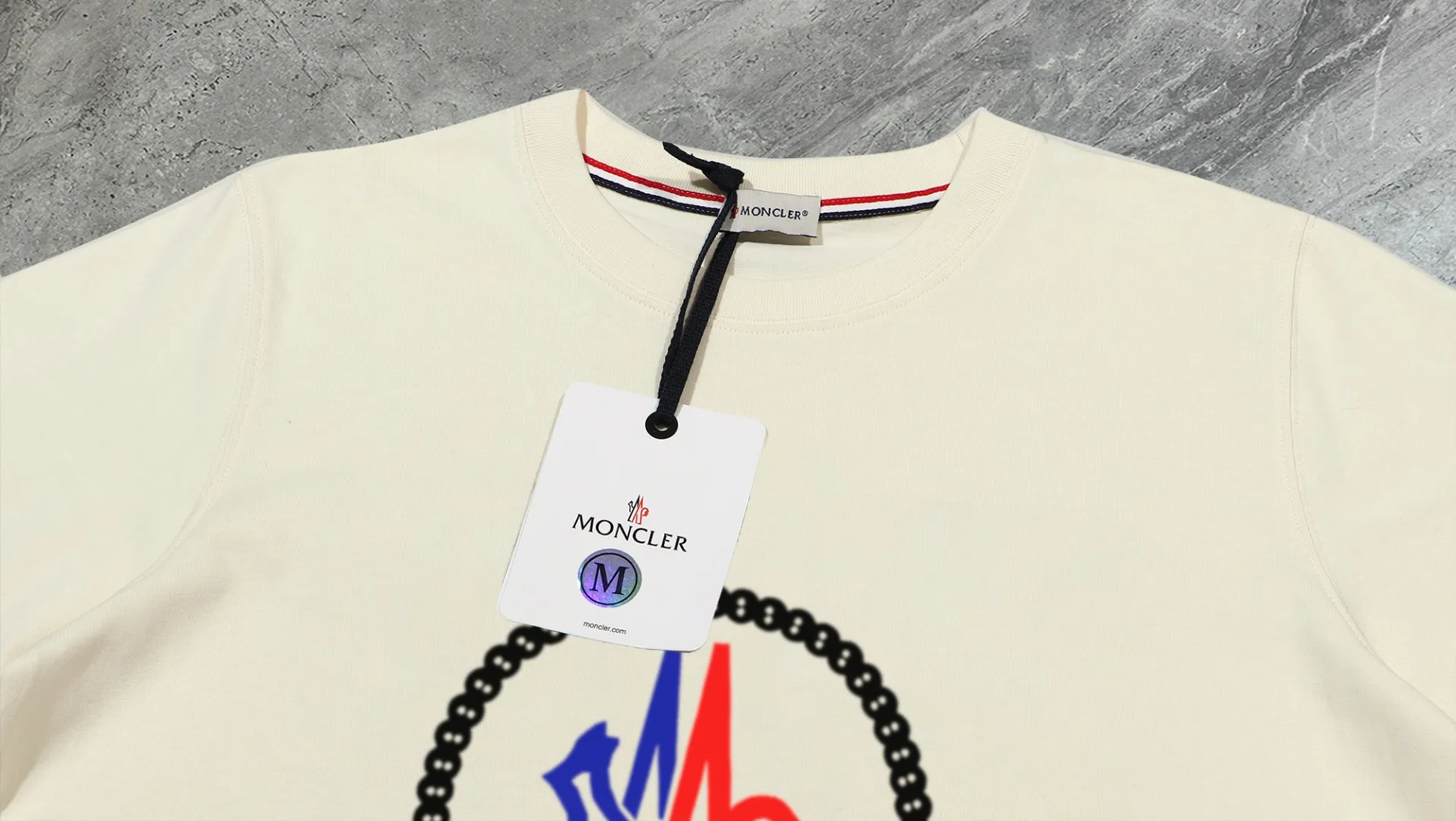 P210 High-version sweatshirt) [Long-term stock] 〖𝐌𝐎𝐍𝐂𝐋𝐄𝐑~Mask〗 Made of 440g heavy-weight fabric. It is different from the market currency. It can be matched with any variety and is properly handsome. 😎The whole dress is made of double waistcoats. The double waistcoats make the whole dress more three-dimensional. Not ordinary factories can do such fine work. 2025 Spring runway version of the T stage, on sale at the counter, round neck terry sweatshirt, high-end double-strand pure cotton, custom-made stretch ribs, dyed in the same vat, complete with three standards, matched with exquisite embroidered LOGO on the chest, simple and advanced, same style for men and women. Color: black, apricot, white, size: S M L XL 2XL