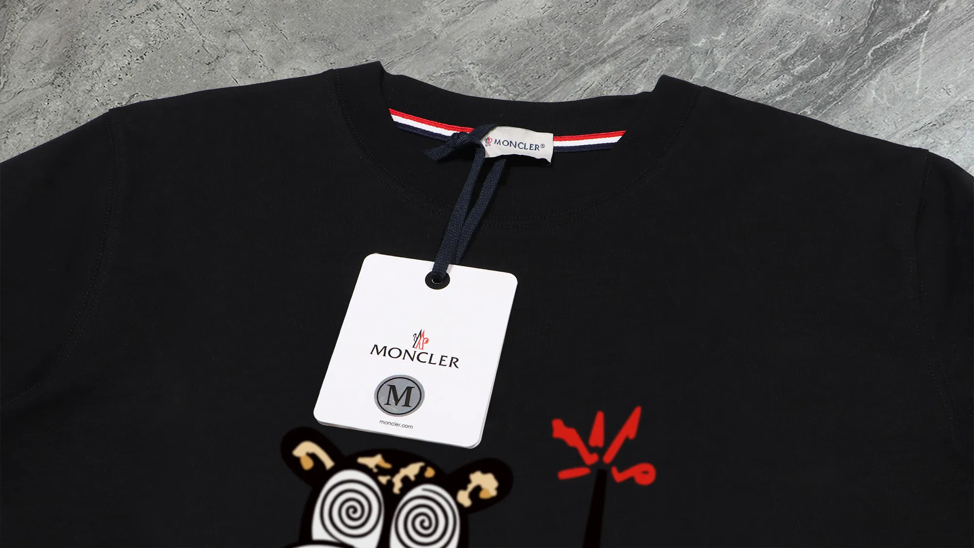 P210 High-version sweatshirt) [Long-term stock] 〖𝐌𝐎𝐍𝐂𝐋𝐄𝐑~Mask〗 Made of 440g heavy-weight fabric. It is different from the market currency. It can be matched with any variety and is properly handsome. 😎The whole dress is made of double waistcoats. The double waistcoats make the whole dress more three-dimensional. Not ordinary factories can do such fine work. 2025 Spring runway version of the T stage, on sale at the counter, round neck terry sweatshirt, high-end double-strand pure cotton, custom-made stretch ribs, dyed in the same vat, complete with three standards, matched with exquisite embroidered LOGO on the chest, simple and advanced, same style for men and women. Color: black, apricot, white, size: S M L XL 2XL