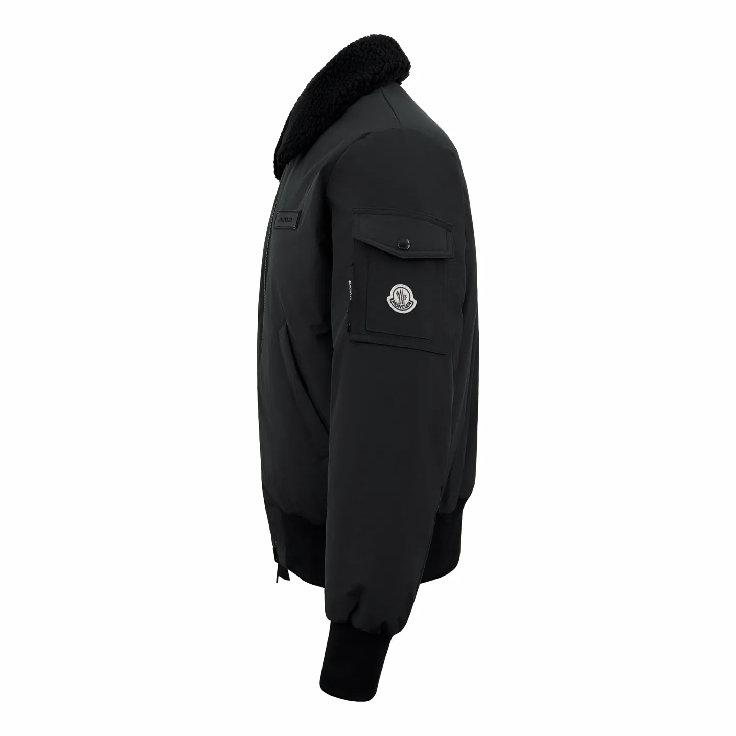 P910 Moncler double-sided pilot down jacket, customized soft matte brocade fabric and teddy velvet, using the new national standard 90 white duck down (welcome to test), full of down, full of warmth, light and fluffy, with a pure and ultimate black tone, exuding an irresistible charm. The fashion code is hidden on both sides to unlock multiple styles. One side is matte like the deep night, cold and neat, outlining modern simplicity. The other side is made of teddy velvet like dark night velvet flowers. Soft and mysterious, smudged with retro warmth, the iconic Moncler logo appears on the sleeves, fully recognizable, the style can be switched at will, free and easy, showing nobility, subverting the traditional avant-garde design, redefining the boundaries of winter fashion, and becoming the most intimate companion in winter. Process 1: Computer mechanical down filling. Prioritize the production of liner pattern to determine the filling area and determine the weight of down per square meter according to the original three-dimensional effect, thereby calculating the amount of down filling for each piece. The computerized down filling machine uses a digital weighing unit to achieve stable measurement. Process 2: Computer template machine lines. The computer template machine's line process shows extremely high neatness and smoothness. The craftsman accurately controls the size during the operation to ensure that each line meets the design requirements. The lines of the entire template are smooth and unified, clean and beautiful. Process 3: Ergonomic three-dimensional cutting. Return to traditional craft techniques through segmentation, folding, shrinking, and stretching techniques. The so-called slow work produces fine work. It is the respect for the material and the pursuit of feel. The workmanship is complex and cumbersome. Slow timeliness and high loss. Process 4: Manual reloading and opening of the bag. For high-density and heavy teddy velvet fabrics, the three-dimensional structure of the bag mouth is accurately lifted out on the back of the fabric through special bone needles. It is a two-stage operation of single-layer basic shaping and multi-layer edge reinforcement. Paving materials: Customized 1:1 Moncler snap button Customized 1:1 Moncler zipper Customized 1:1 Moncler lanyard Customized 1:1 Moncler Chest logo Customized 1:1 Moncler Embroidered logo Customized 1:1 Moncler Trademark Function: Reversible, free to match Size: 1 code 2 codes 3 codes 4 codes Style number: 25357