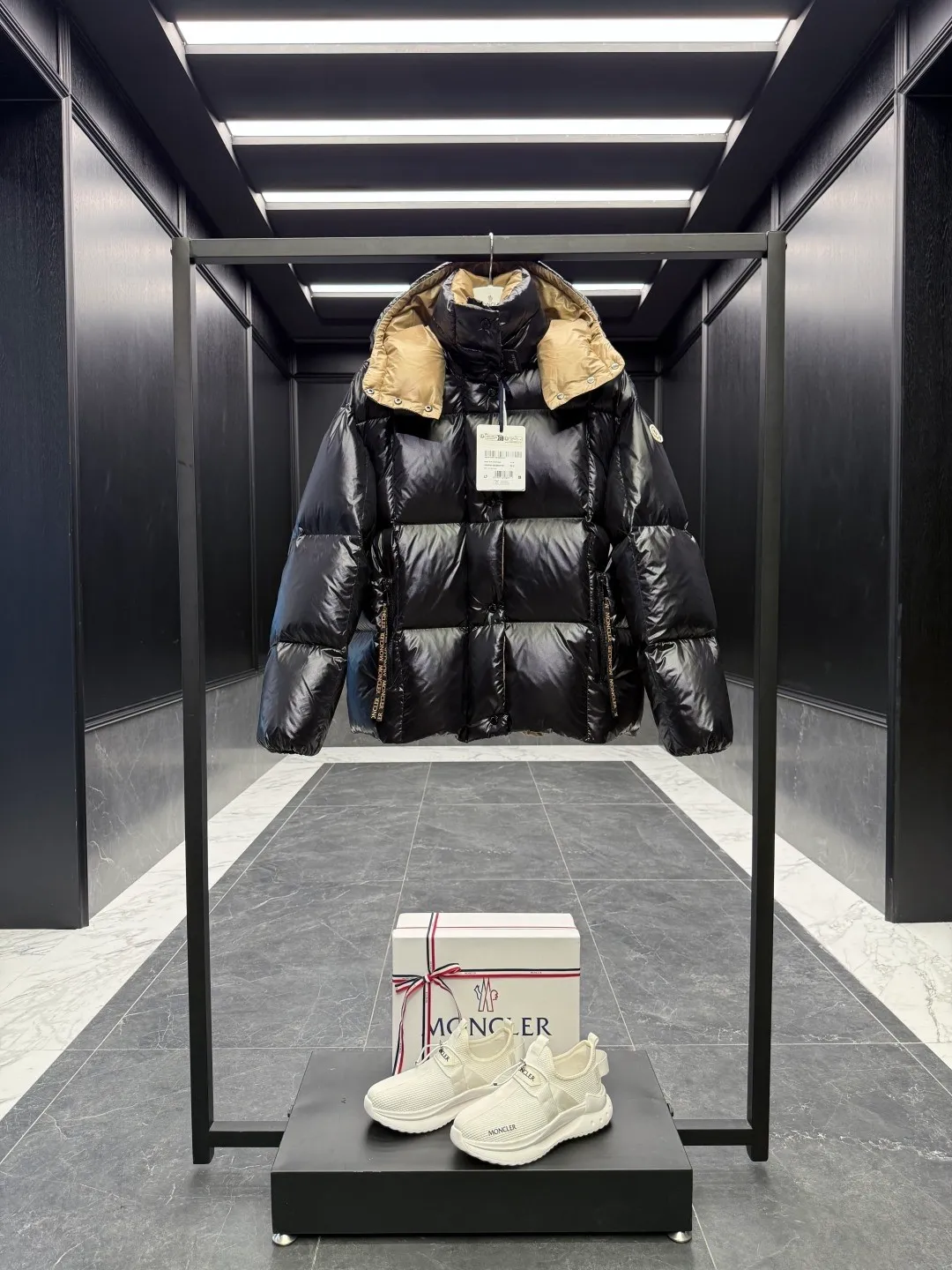P760 moncler 🌟Co-branded down jacket. Original custom-made hardware accessories are all imported and original customization. Welcome to compare. Absolutely high quality. Use top-grade 90 white duck down. Super soft. Filled with fluffy and full feathers. Super heavy-duty. Fabric workmanship is perfect. Note that the fabric is super comfortable. Exclusive model. Non-market product. Size: 0123