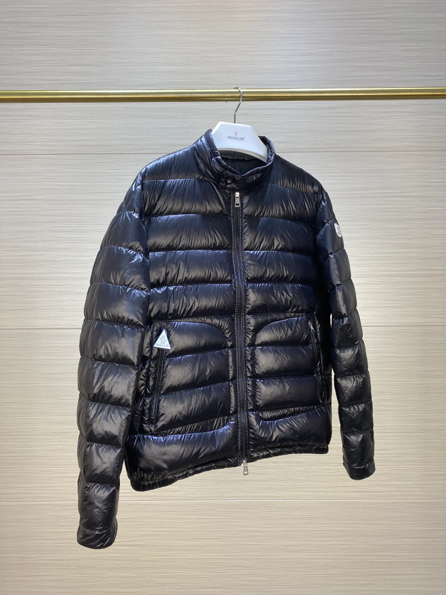 P600 The latest 🔥🔥🌟🆕moncler/Moncler men's light down jacket [Moncler's top brand, the treasure of the store] late arrival of good products and good styles! Meng Mouth Ace Channel List, the most classic and popular Acorus down stand collar men's light down jacket 😄 Black 1 2 3 4 5