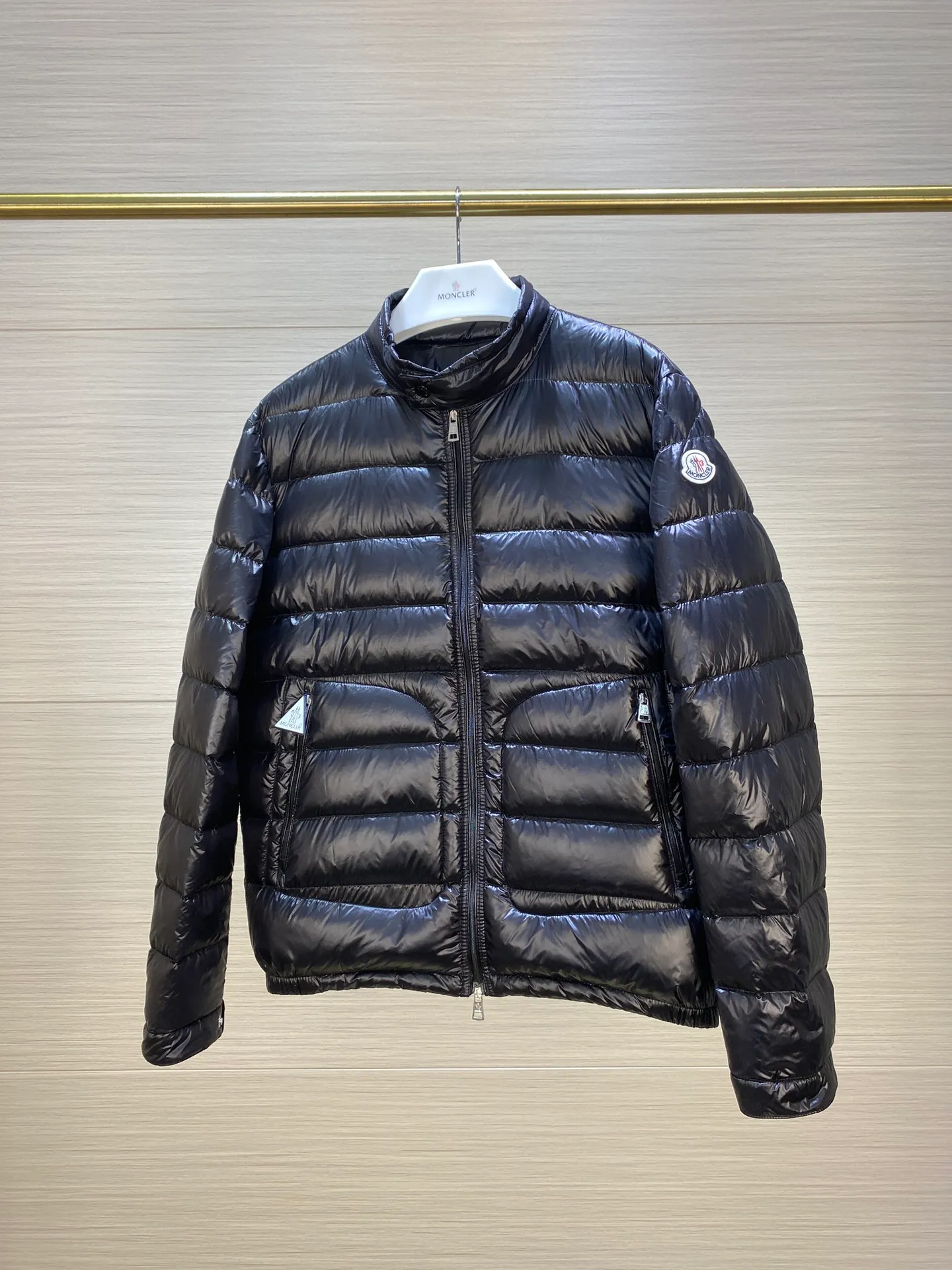 P600 The latest 🔥🔥🌟🆕moncler/Moncler men's light down jacket [Moncler's top brand, the treasure of the store] late arrival of good products and good styles! Meng Mouth Ace Channel List, the most classic and popular Acorus down stand collar men's light down jacket 😄 Black 1 2 3 4 5