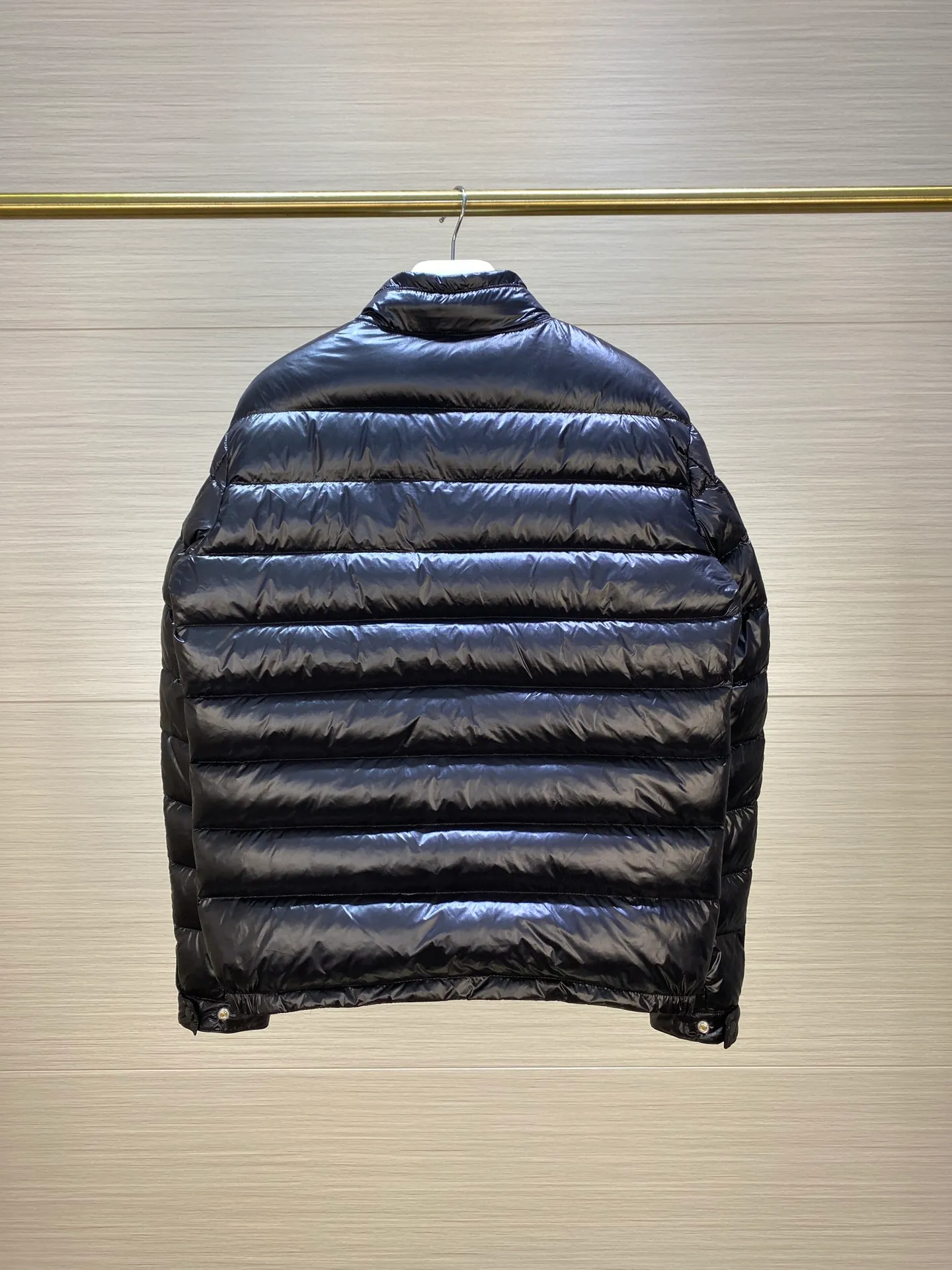 P600 The latest 🔥🔥🌟🆕moncler/Moncler men's light down jacket [Moncler's top brand, the treasure of the store] late arrival of good products and good styles! Meng Mouth Ace Channel List, the most classic and popular Acorus down stand collar men's light down jacket 😄 Black 1 2 3 4 5
