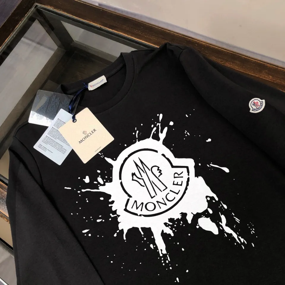 P180, a non-off-the-shelf model, you can trust it. Moncler printed long-sleeved T-shirt, 240g breathable cotton fabric, very soft and comfortable texture, does not shrink, does not deform, does not ball), can be worn alone as a base layer. Original customized accessories, collar label, care mark, hangtag, packaging (perfect details) Color: White Black Size: XS S M L