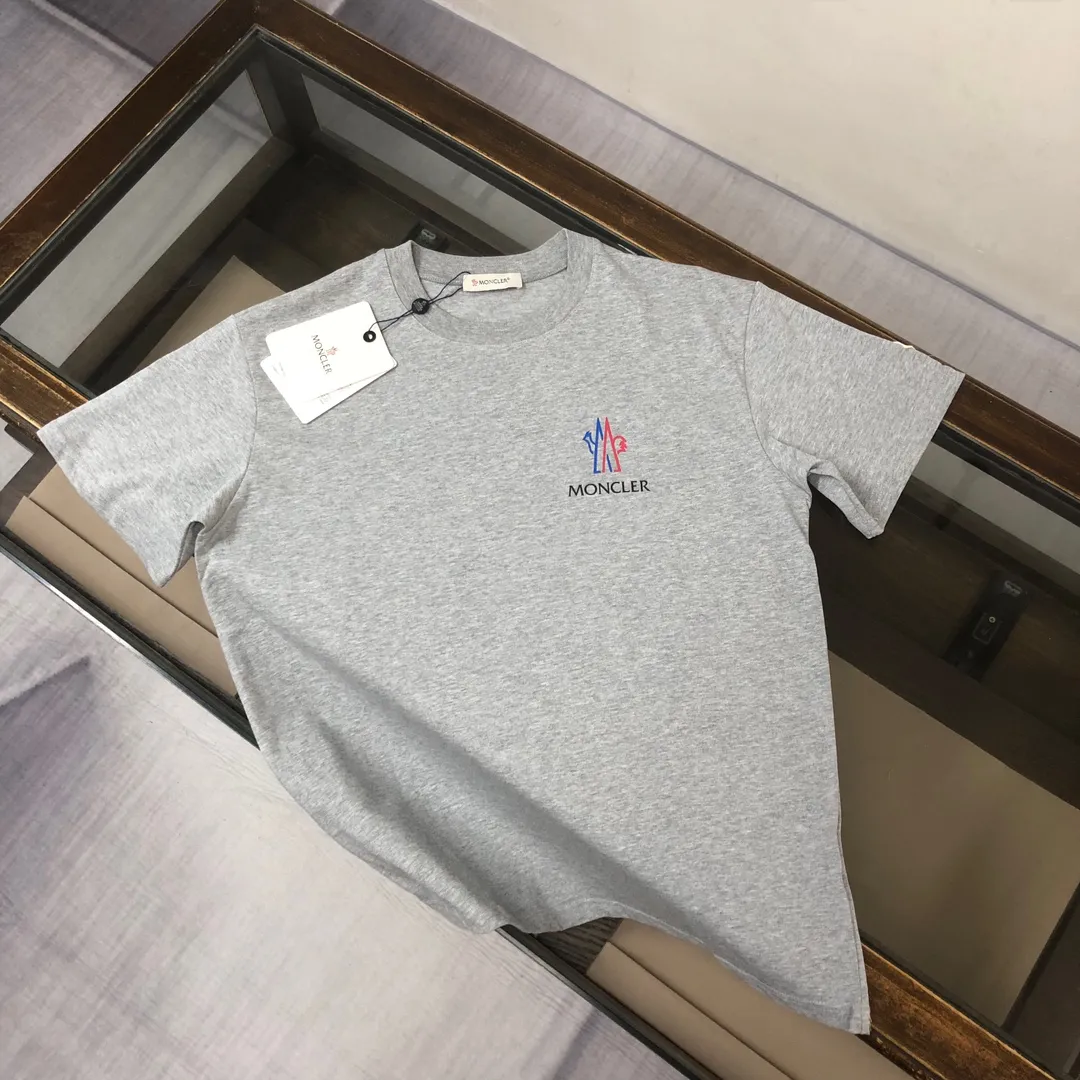 P160 MONCLER 2025 latest couple style round neck short-sleeved couple T-shirt, new spring and summer product, high quality 🔥🔥Three-dimensional logo letter logo printing technology on the chest! Fashionable and versatile trendy styles, customized imported fabrics! Comfortable to wear, breathable, fashionable without losing personality, the upper body is casual and casual, handsome and stylish, showing the temperament of a big brand. All three standards are complete! ! Color: Black White Gray Navy Size: S M L XL (Loose fit, please state your height and weight when placing an order)