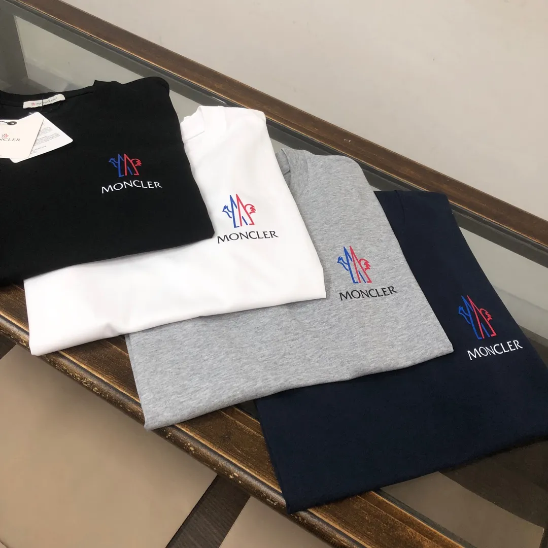 P160 MONCLER 2025 latest couple style round neck short-sleeved couple T-shirt, new spring and summer product, high quality 🔥🔥Three-dimensional logo letter logo printing technology on the chest! Fashionable and versatile trendy styles, customized imported fabrics! Comfortable to wear, breathable, fashionable without losing personality, the upper body is casual and casual, handsome and stylish, showing the temperament of a big brand. All three standards are complete! ! Color: Black White Gray Navy Size: S M L XL (Loose fit, please state your height and weight when placing an order)