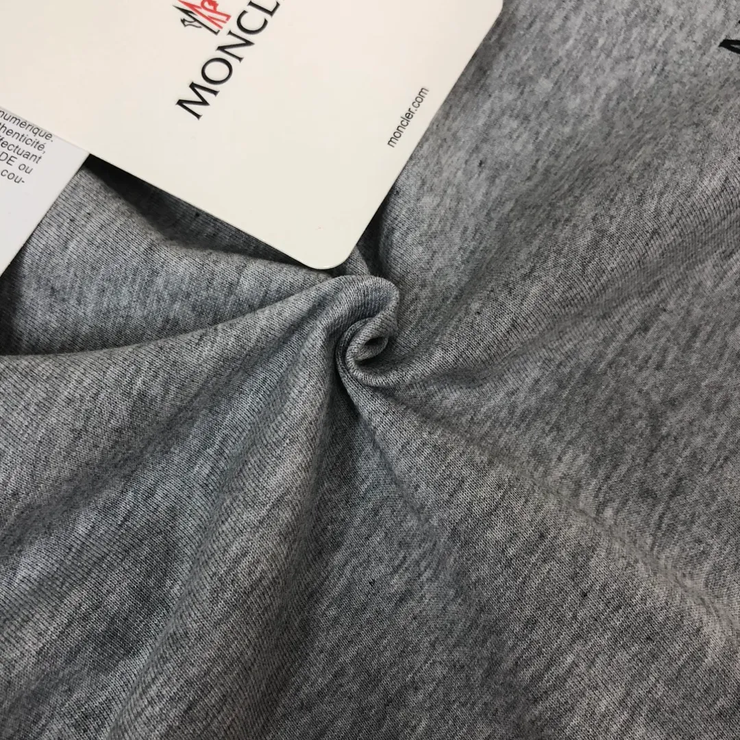 P160 MONCLER 2025 latest couple style round neck short-sleeved couple T-shirt, new spring and summer product, high quality 🔥🔥Three-dimensional logo letter logo printing technology on the chest! Fashionable and versatile trendy styles, customized imported fabrics! Comfortable to wear, breathable, fashionable without losing personality, the upper body is casual and casual, handsome and stylish, showing the temperament of a big brand. All three standards are complete! ! Color: Black White Gray Navy Size: S M L XL (Loose fit, please state your height and weight when placing an order)