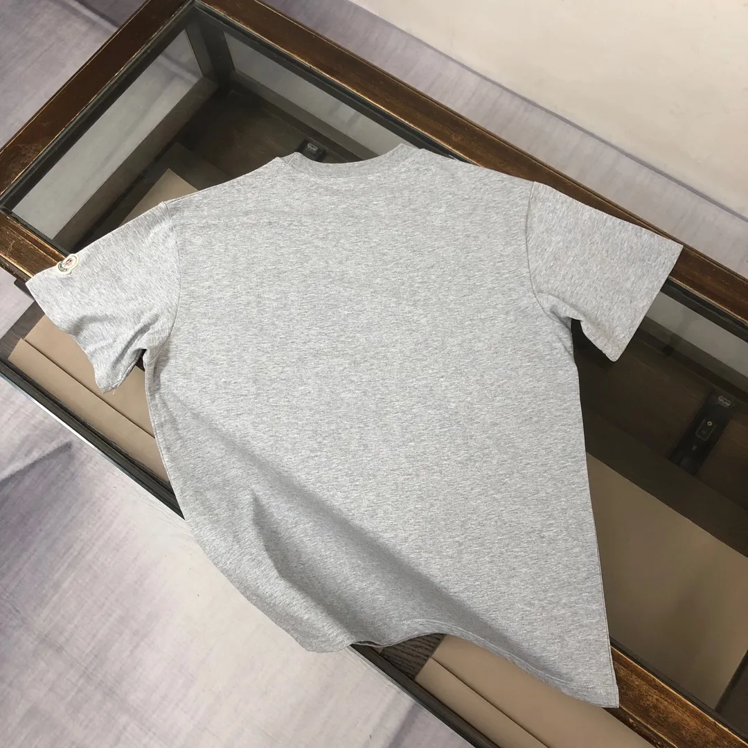 P160 MONCLER 2025 latest couple style round neck short-sleeved couple T-shirt, new spring and summer product, high quality 🔥🔥Three-dimensional logo letter logo printing technology on the chest! Fashionable and versatile trendy styles, customized imported fabrics! Comfortable to wear, breathable, fashionable without losing personality, the upper body is casual and casual, handsome and stylish, showing the temperament of a big brand. All three standards are complete! ! Color: Black White Gray Navy Size: S M L XL (Loose fit, please state your height and weight when placing an order)