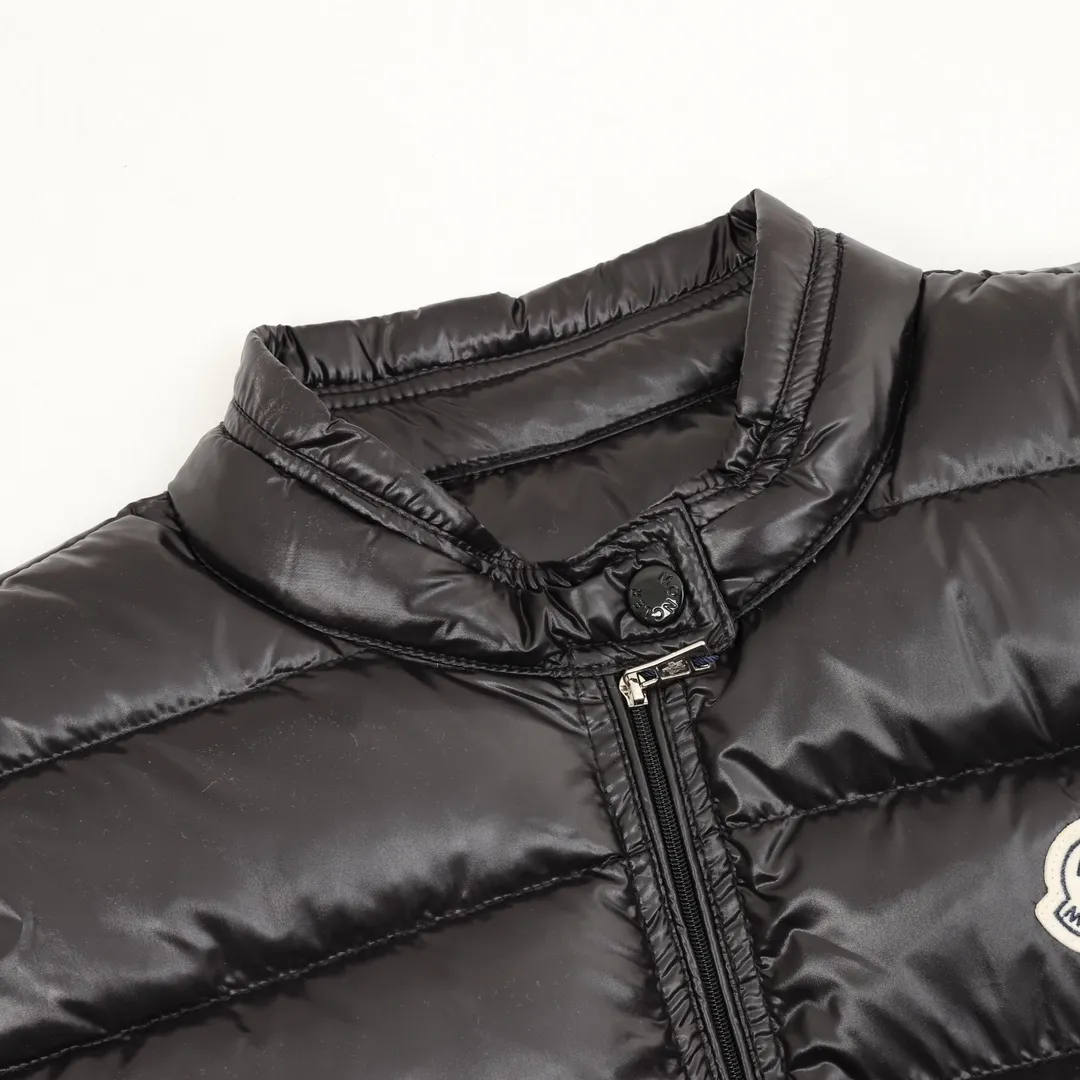 P560 Moncler maya/mask thin diagonal zipper down vest Size: 1-5