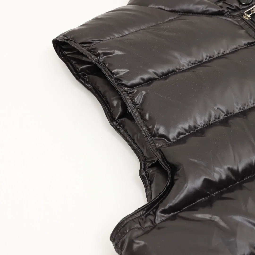 P560 Moncler maya/mask thin diagonal zipper down vest Size: 1-5