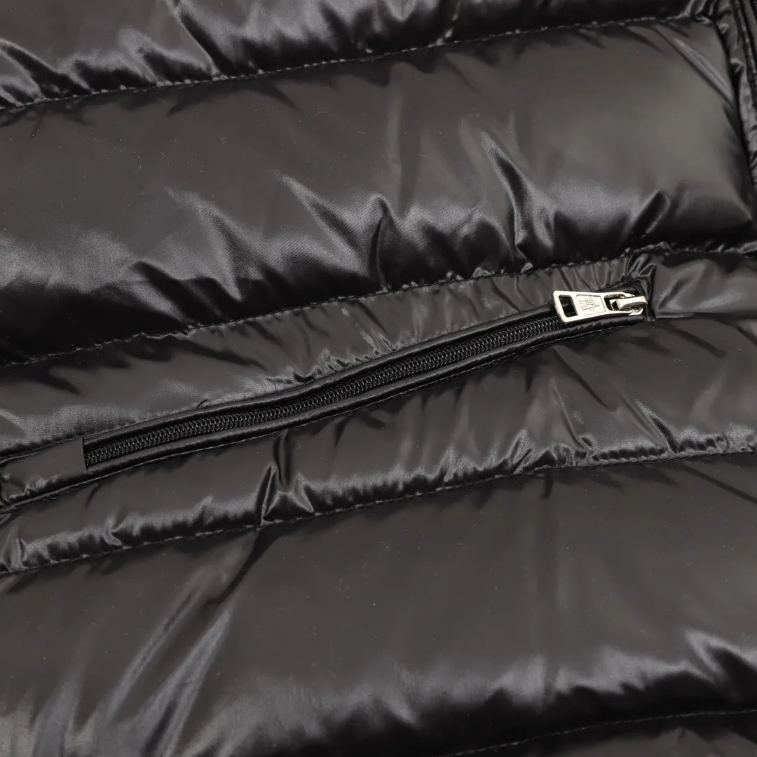 P560 Moncler maya/mask thin diagonal zipper down vest Size: 1-5