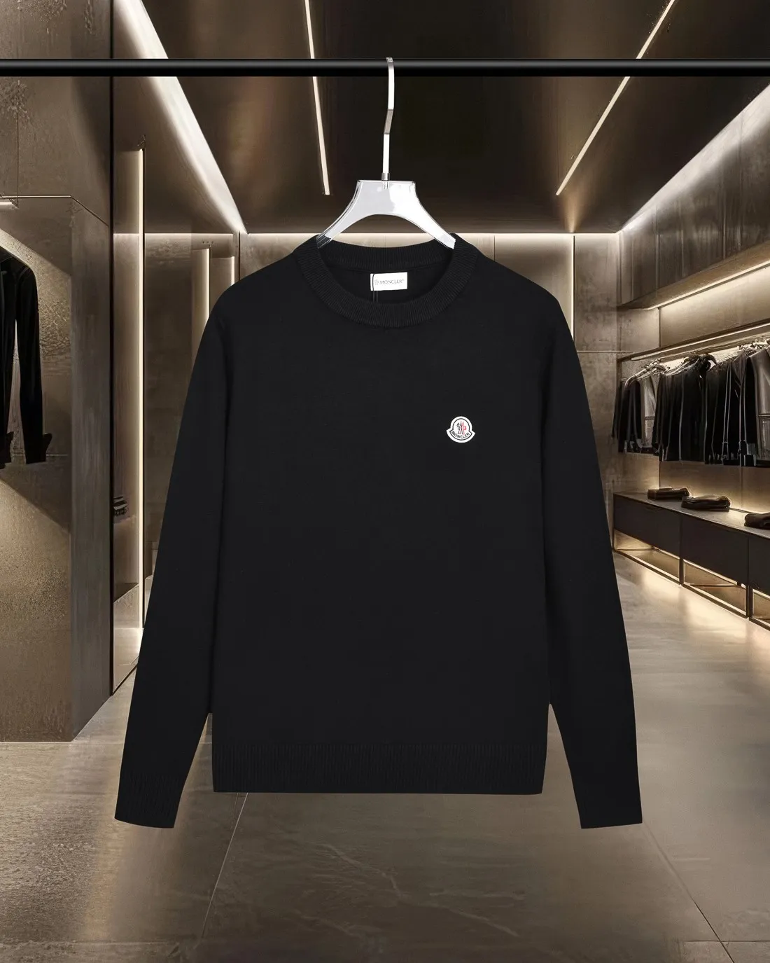 P236 Moncler/muzzle 25Fw classic chest Logo letter badge logo casual knitted pullover sweater 2025FW official website new original fabric official same style Selected sweater customization Imported wool fabric High-end version, counter custom fabric High breathability and comfort, exquisite workmanship, impeccable detail processing, ✅ custom logo engraved buttons, three labels complete. Brand element design concept reflects high quality. It feels delicate and soft! Presenting a casual cut, the upper body shape is great 🐍 Color; black, white and gray Size: M-XXXL